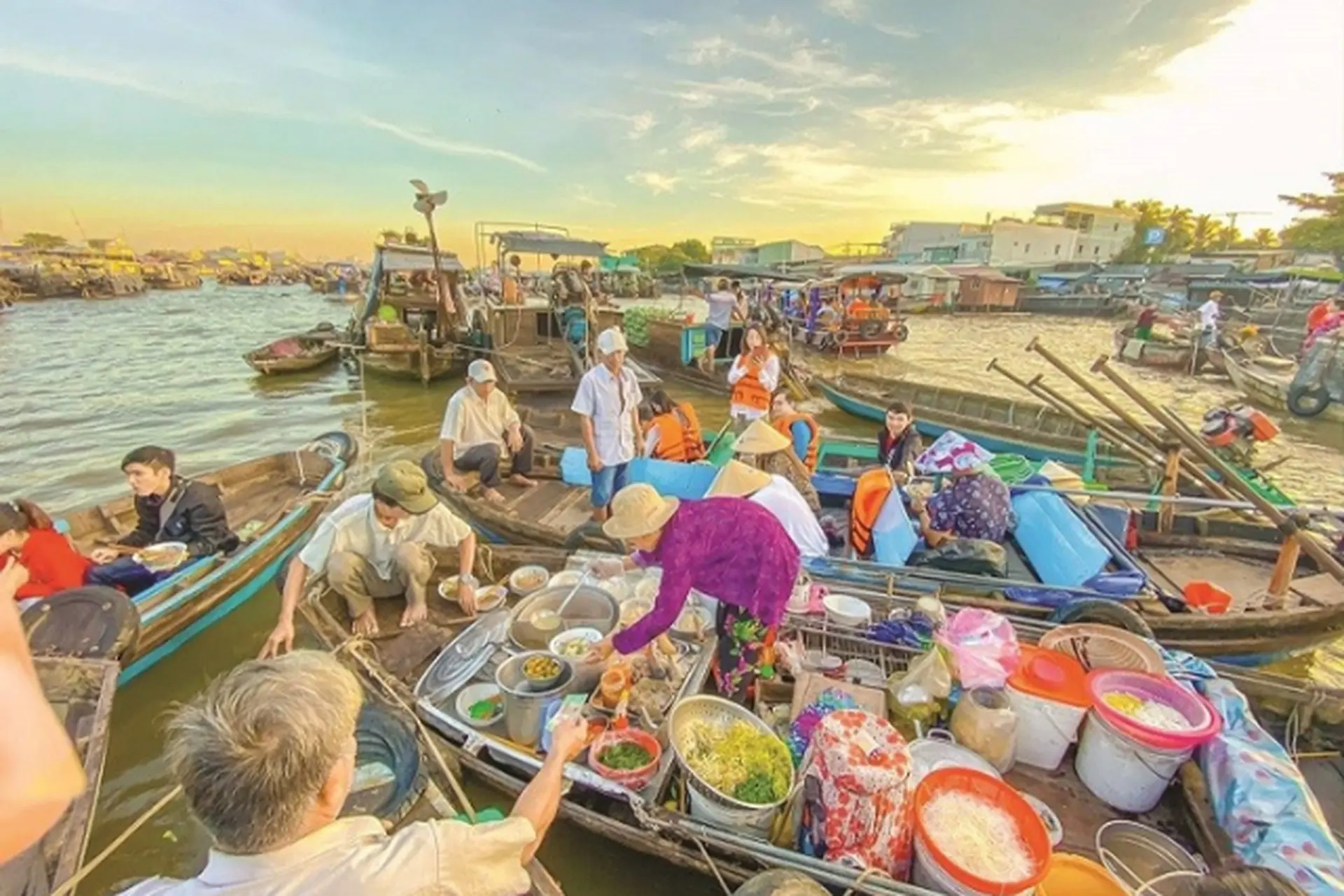 Lịch con nước là gì? Cách xem lịch chuẩn để chọn ngày thuận lợi đi biển, đánh bắt, buôn bán