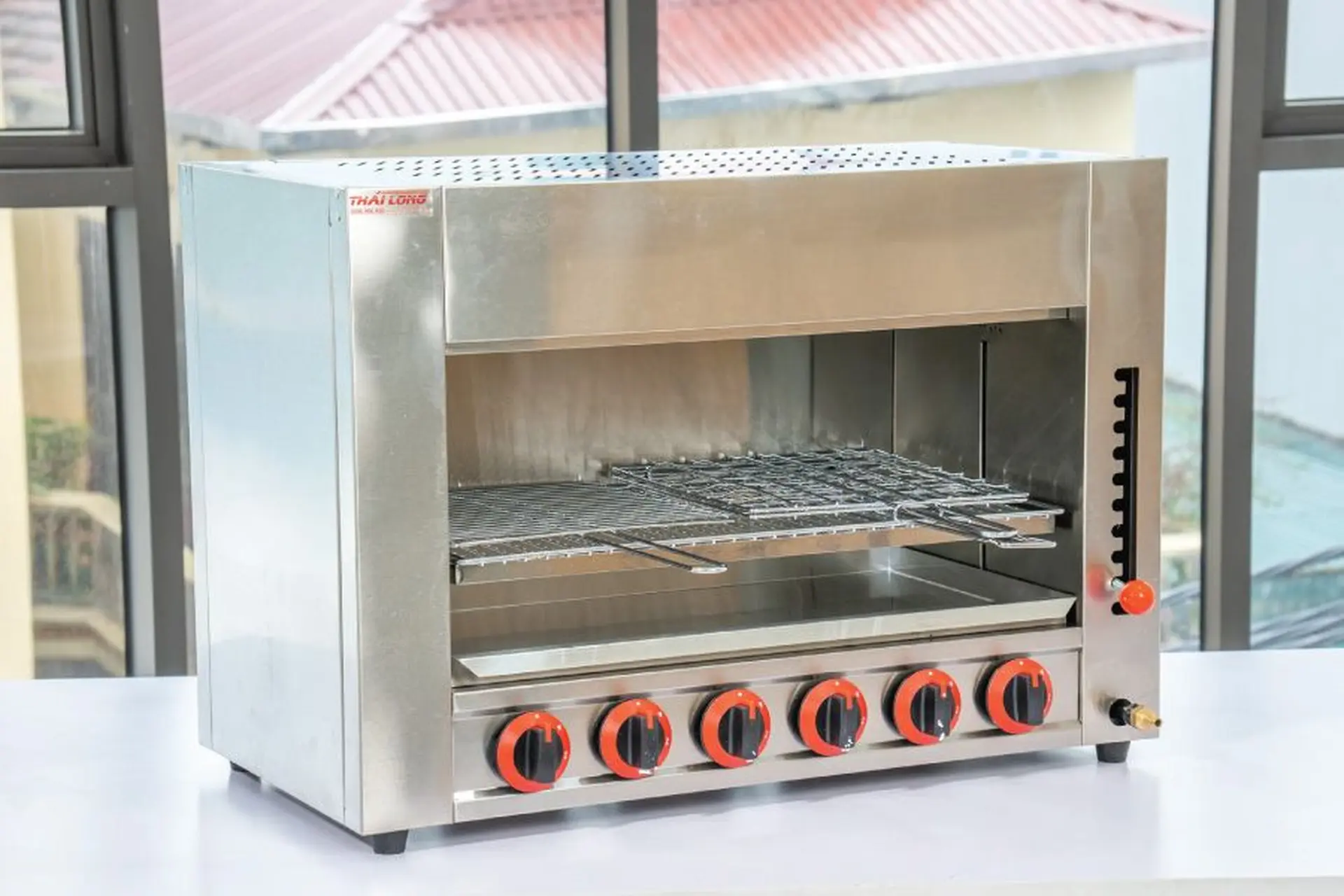 Đánh giá lò nướng Salamander 6 họng: Nướng nhanh, không khói, chuẩn vị nhà hàng