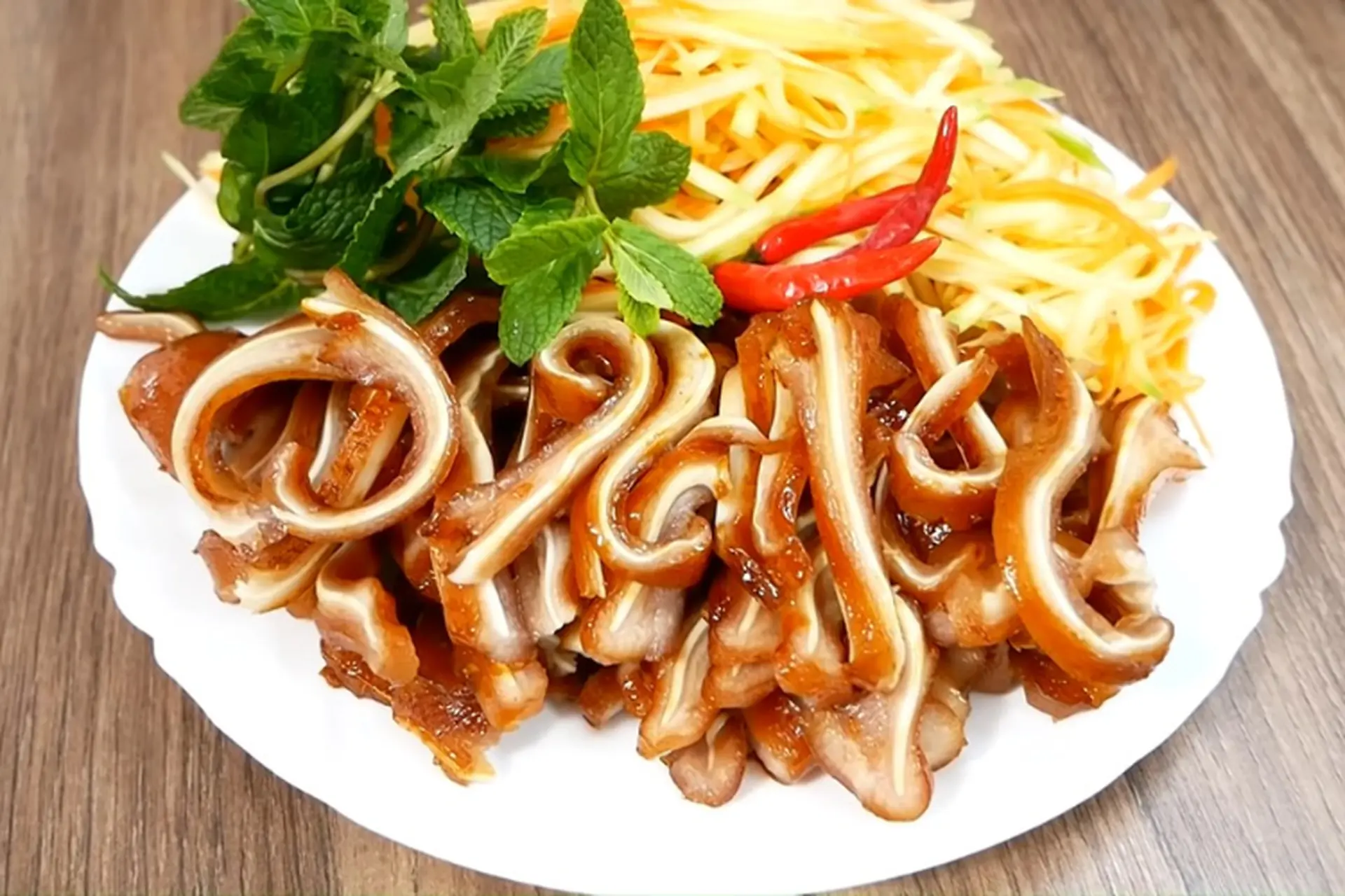 Trổ tài làm món lỗ tai heo khìa nước dừa thơm ngon, chuẩn vị mồi nhậu ngay tại nhà
