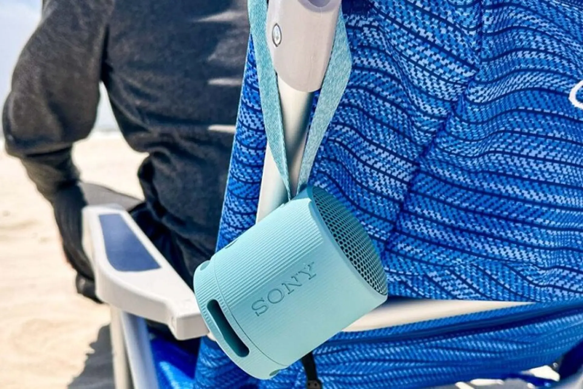 Loa bluetooth mini du lịch - "người bạn đồng hành" khuấy động không khí trong mọi chuyến đi