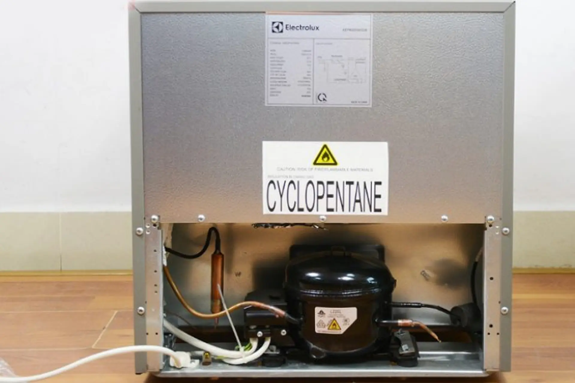 Vì sao lốc tủ lạnh không chạy? Tìm hiểu chi tiết nguyên nhân và cách xử lý nhanh chóng