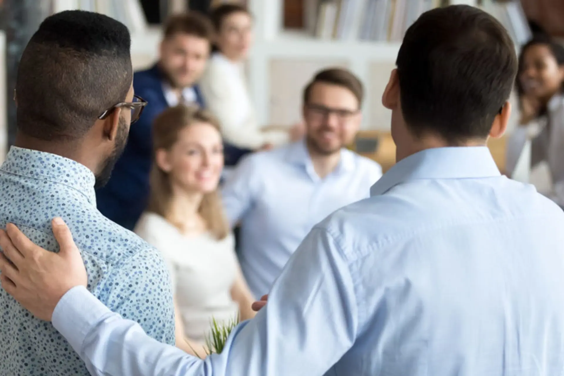 Lời chào khi mới vào công ty: Cách tạo ấn tượng chuyên nghiệp ngay ngày đầu