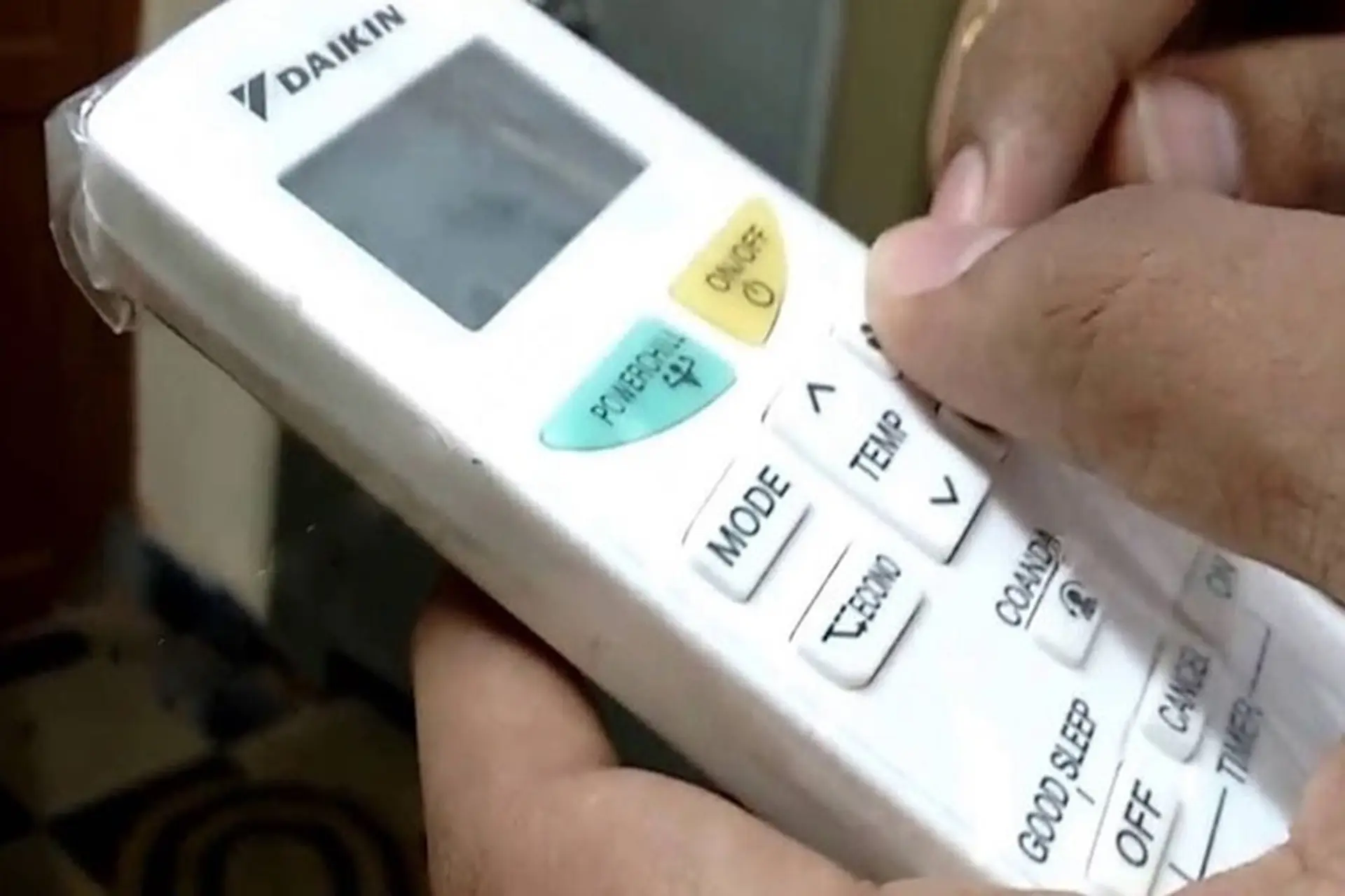 Lỗi L8 điều hòa Daikin có nguy hiểm không và cách khắc phục an toàn tại nhà đơn giản