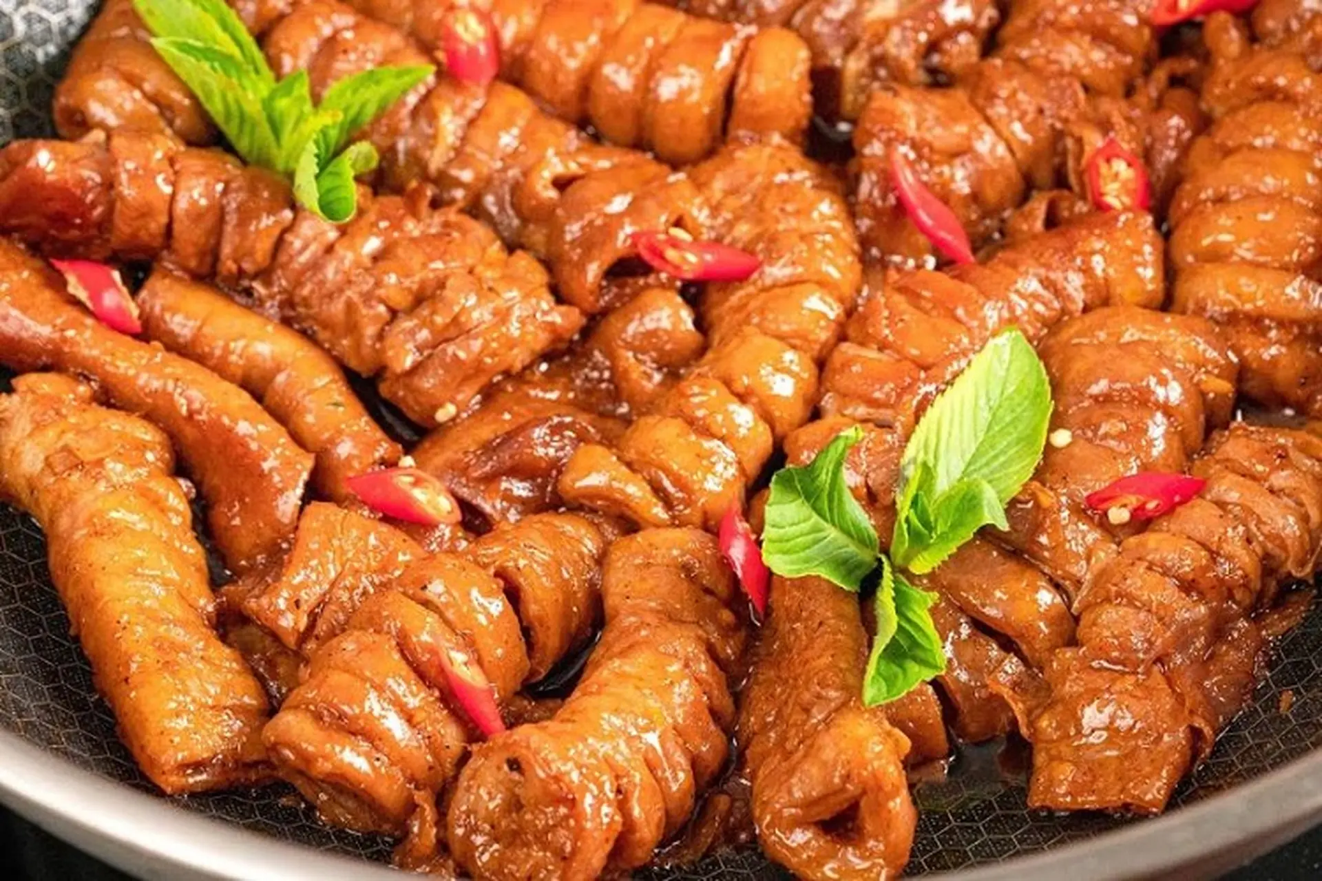 Cách làm lòng già rim tiêu dai ngon đậm đà siêu "tốn cơm" và mẹo sơ chế lòng già sạch, không dai