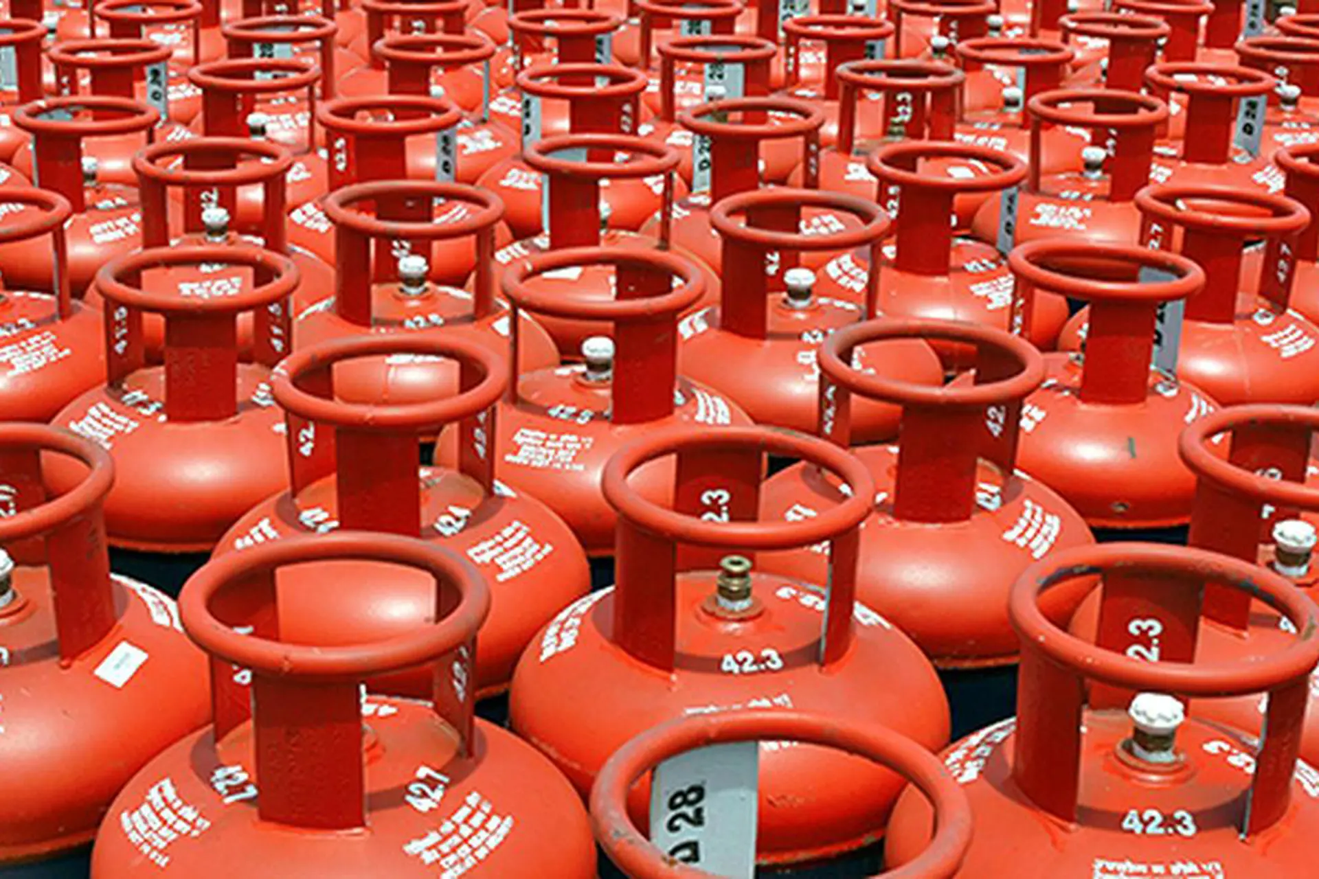 LPG là gì? Tìm hiểu về thành phần, đặc điểm và ứng dụng của khí dầu mỏ hóa lỏng