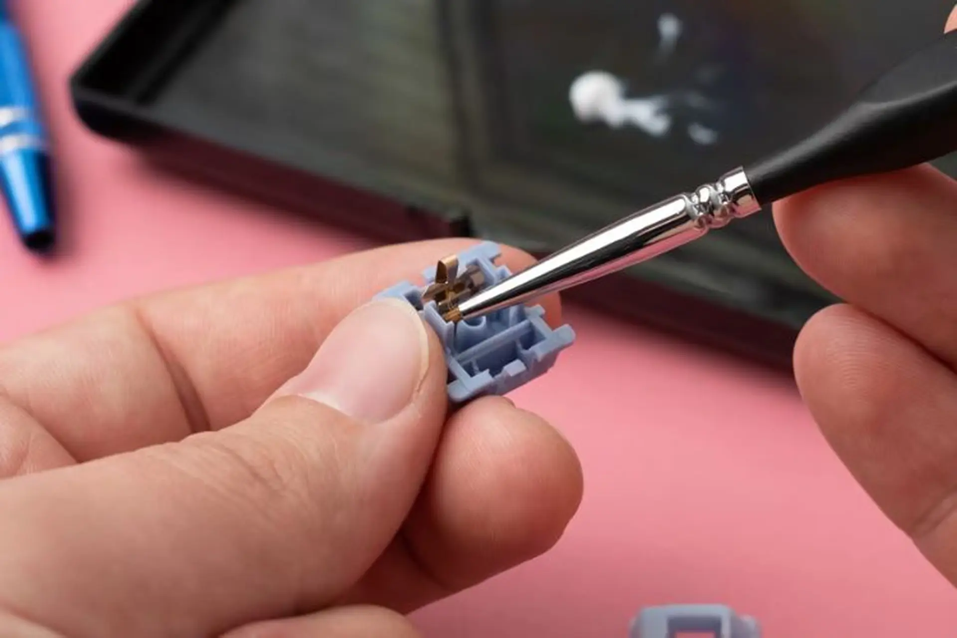 Lube là gì? Tìm hiểu những lý do cần lube switch và cách thực hiện hiệu quả nhất