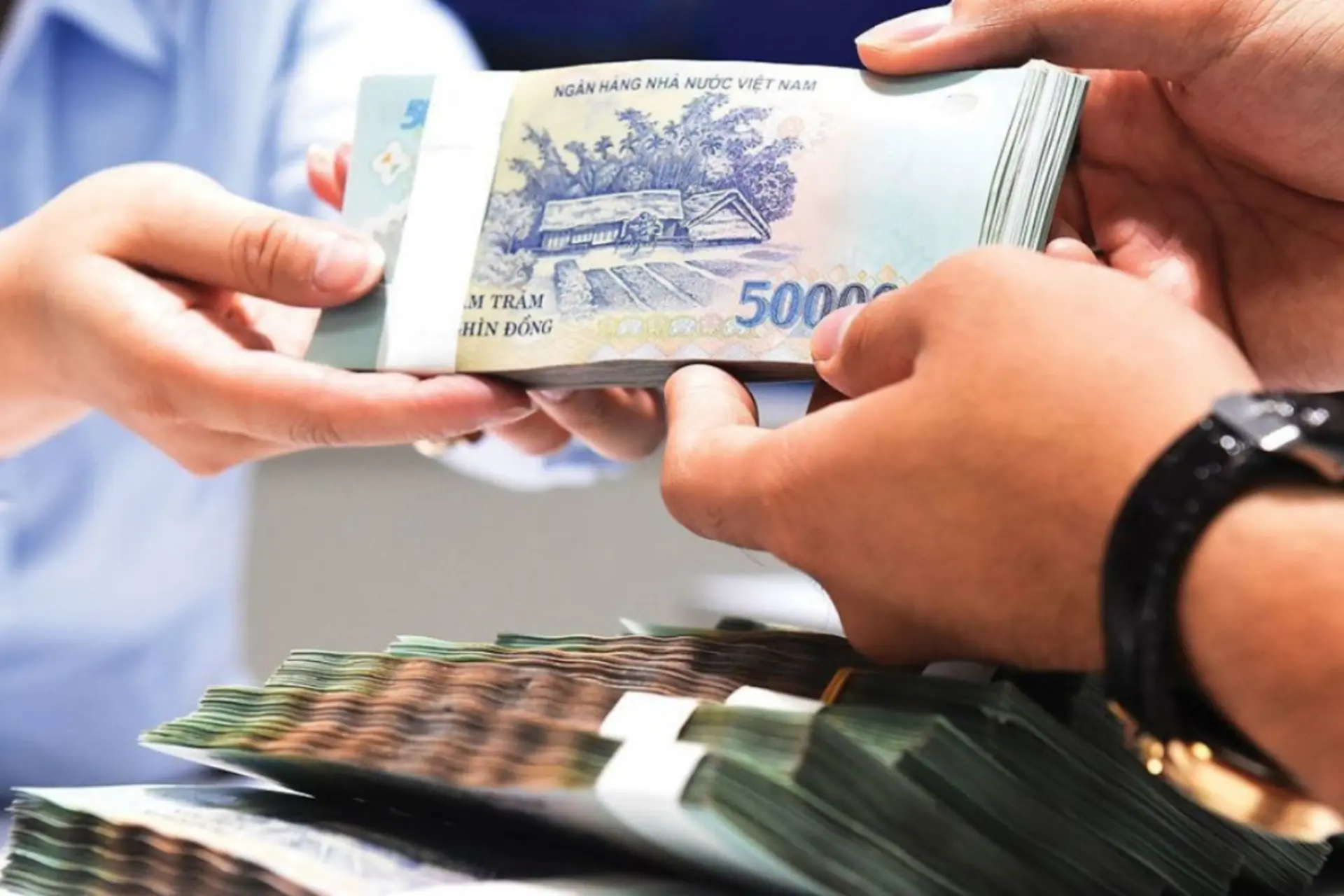 Lương tháng 13 có bị tính thuế TNCN không? Người lao động cần lưu ý điều gì về thu nhập chịu thuế?