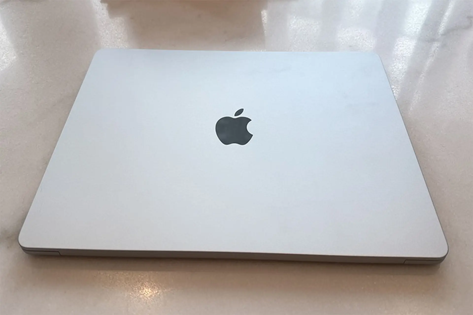 MacBook Air M5 có quạt tản nhiệt không? Giải mã thiết kế và khả năng tản nhiệt thực tế trên thế hệ mới