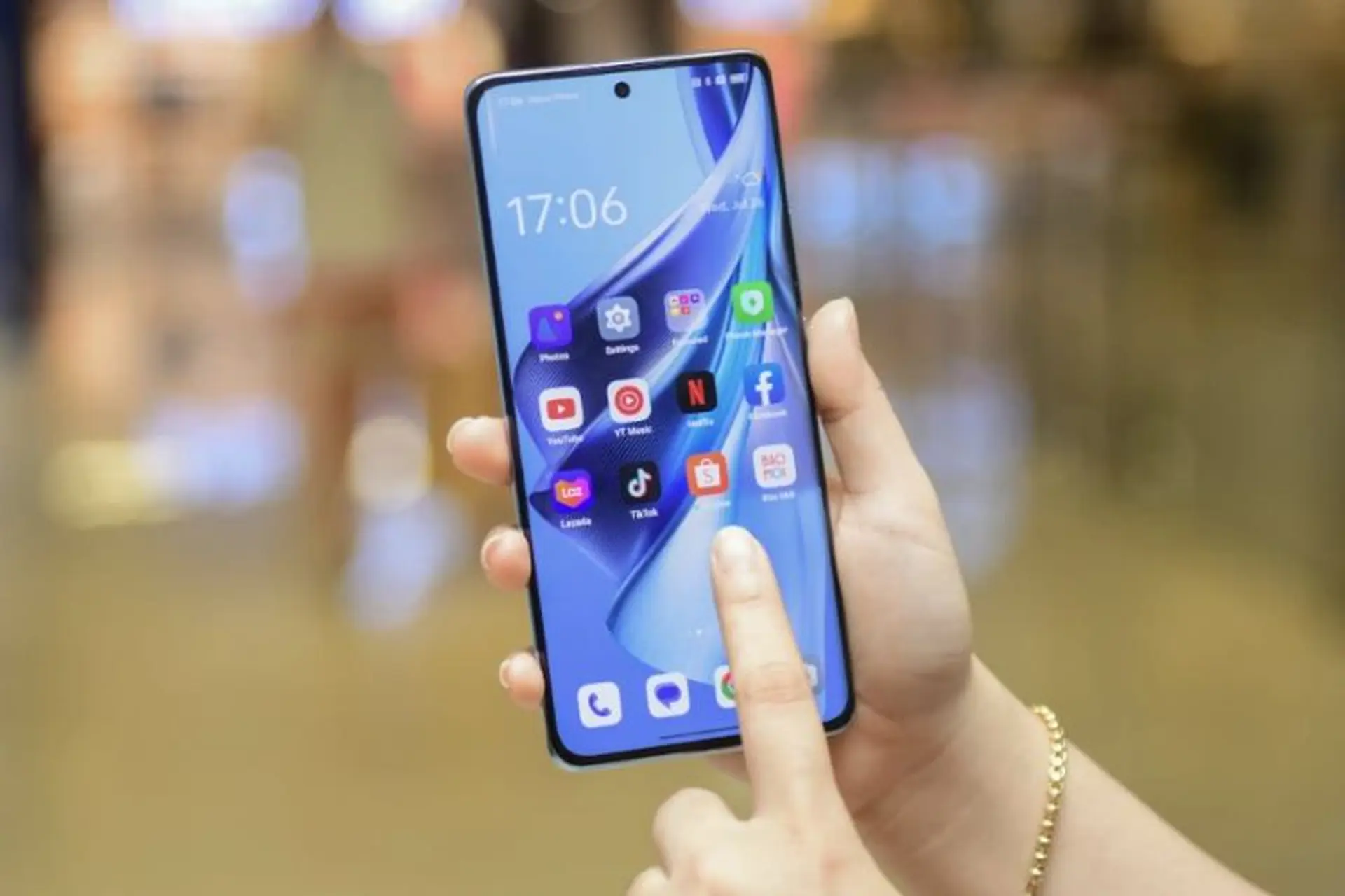 Màn hình OPPO bị trắng đen đổi màu không rõ nguyên nhân phải làm sao? Vì sao lại gặp tình trạng này?