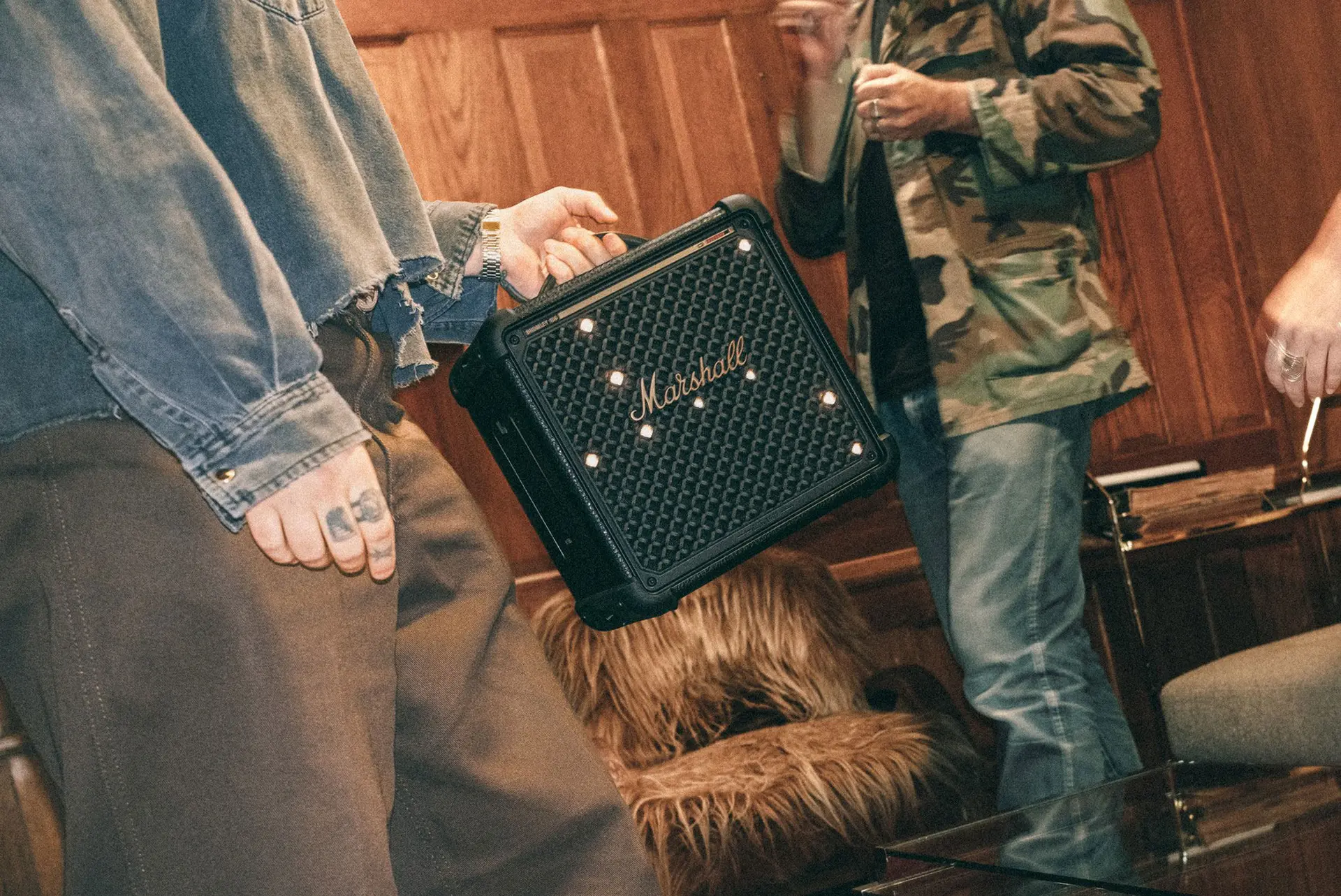 Marshall Bromley 150 ra mắt: Loa tiệc tùng nhỏ gọn với pin tháo rời, âm thanh 360°