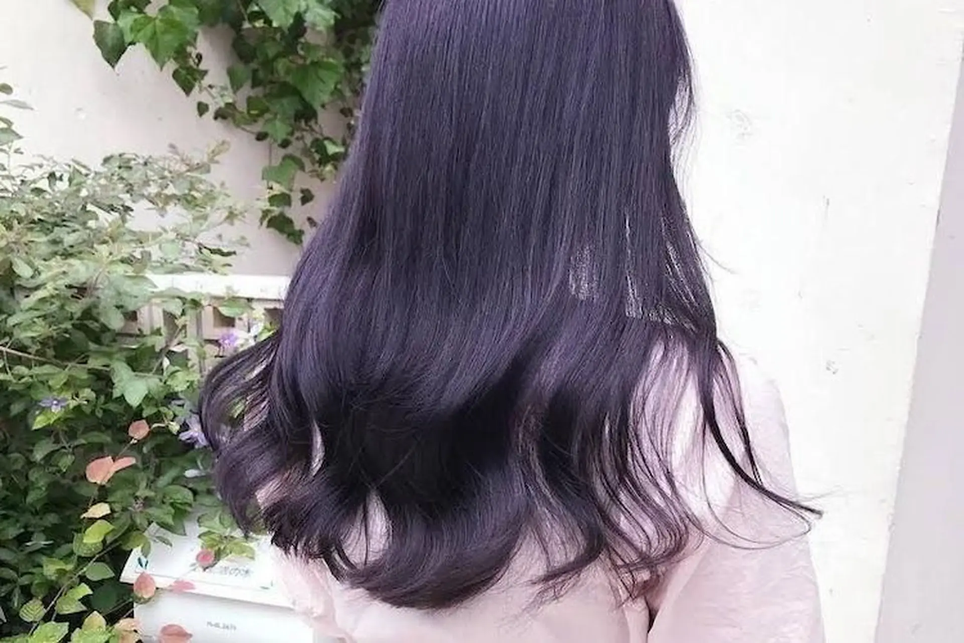 ​​Màu tím đen: Khám phá gam màu thời thượng, phù hợp với mọi phong cách cá tính