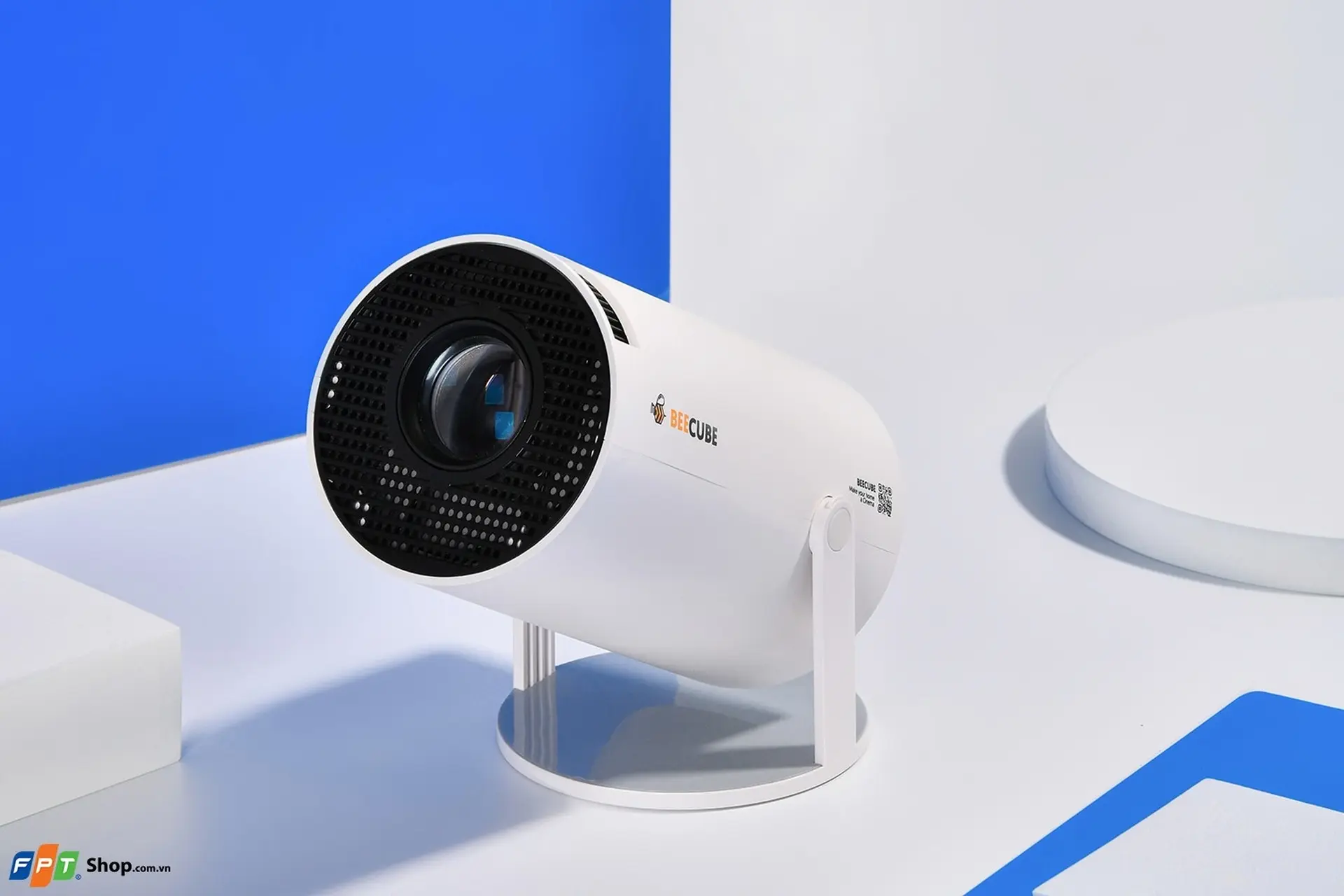 TOP 3 máy chiếu mini nhỏ gọn đáng mua nhất 2024: Sắm ngay để xem phim tại nhà cùng gia đình thôi nào!