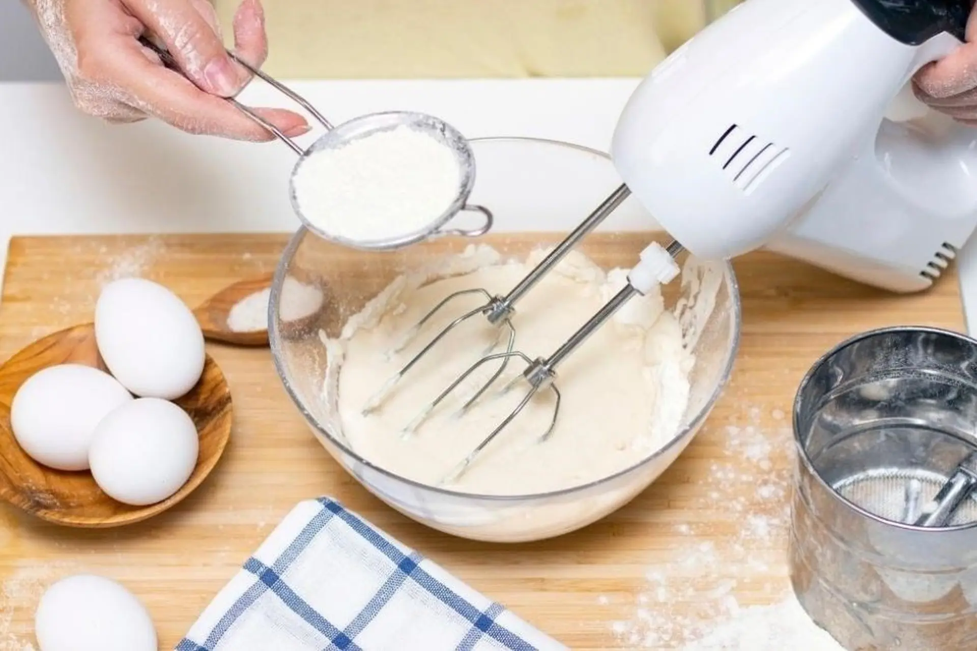 Máy đánh trứng cầm tay loại nào tốt? Top 5 sản phẩm bền bỉ, dễ dùng cho gia đình