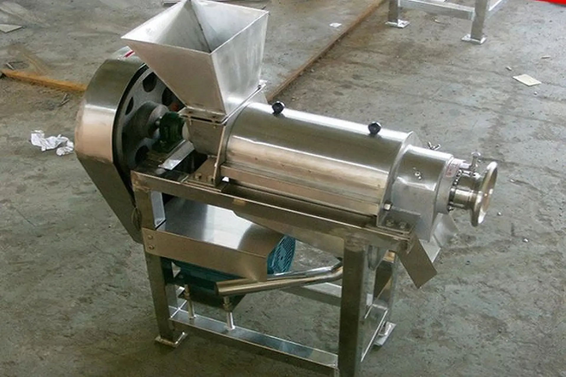 Cấu tạo của máy ép trái cây trục vít gồm những bộ phận nào? Ưu điểm của thiết bị này