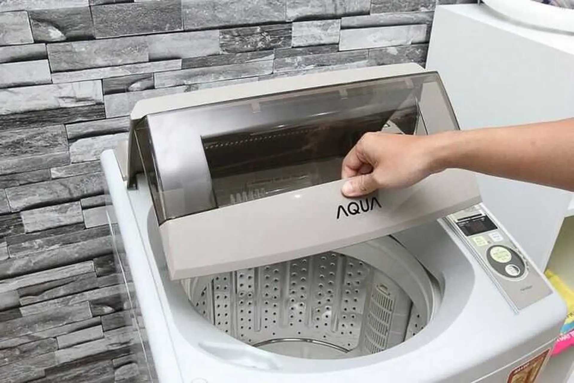 Tạo sao máy giặt Aqua không ngắt nước khi giặt xong? Khám phá nguyên nhân và cách khắc phục tình trạng này