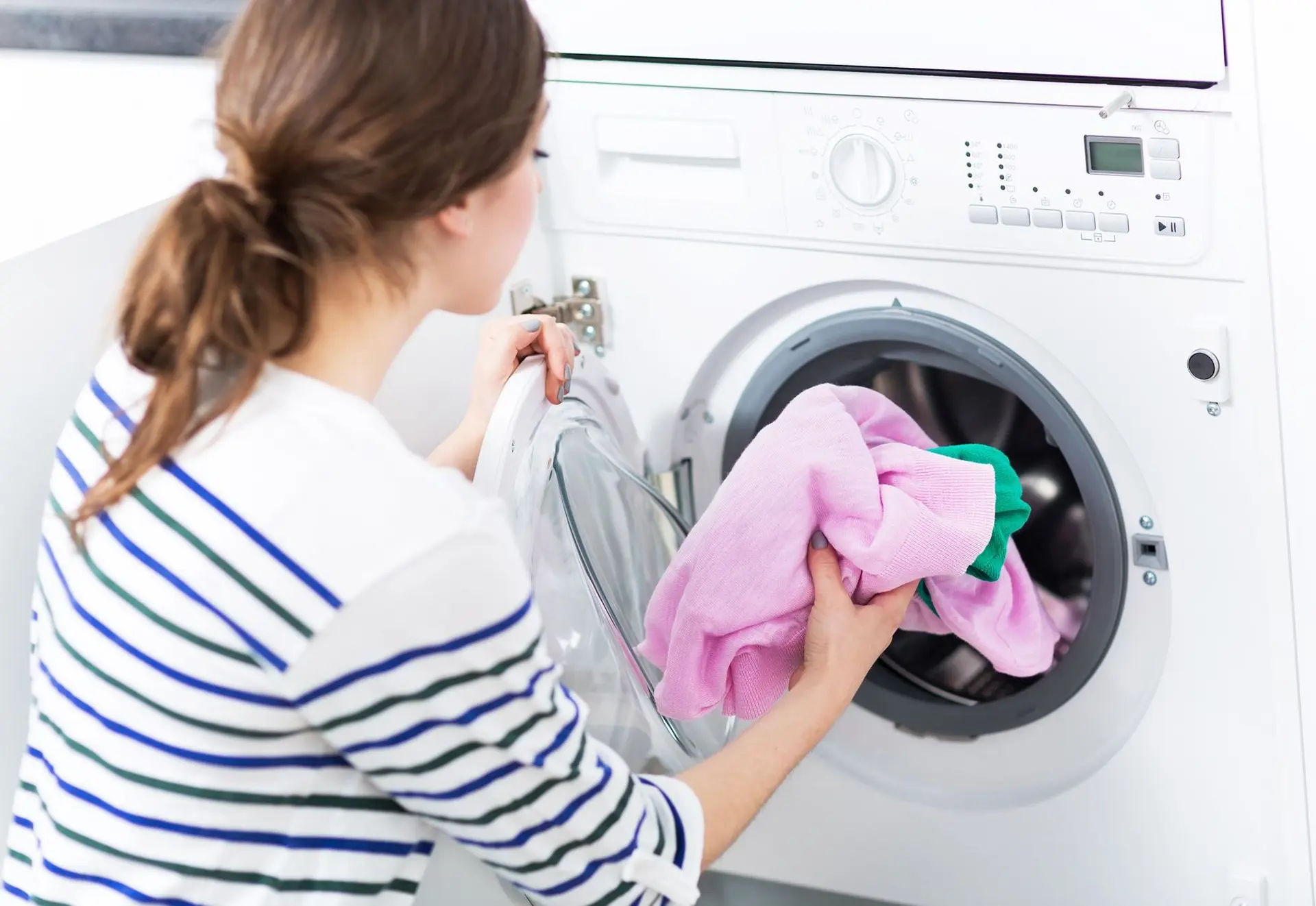 Máy giặt vắt không khô: 6 nguyên nhân thường gặp và giải pháp khắc phục hiệu quả 