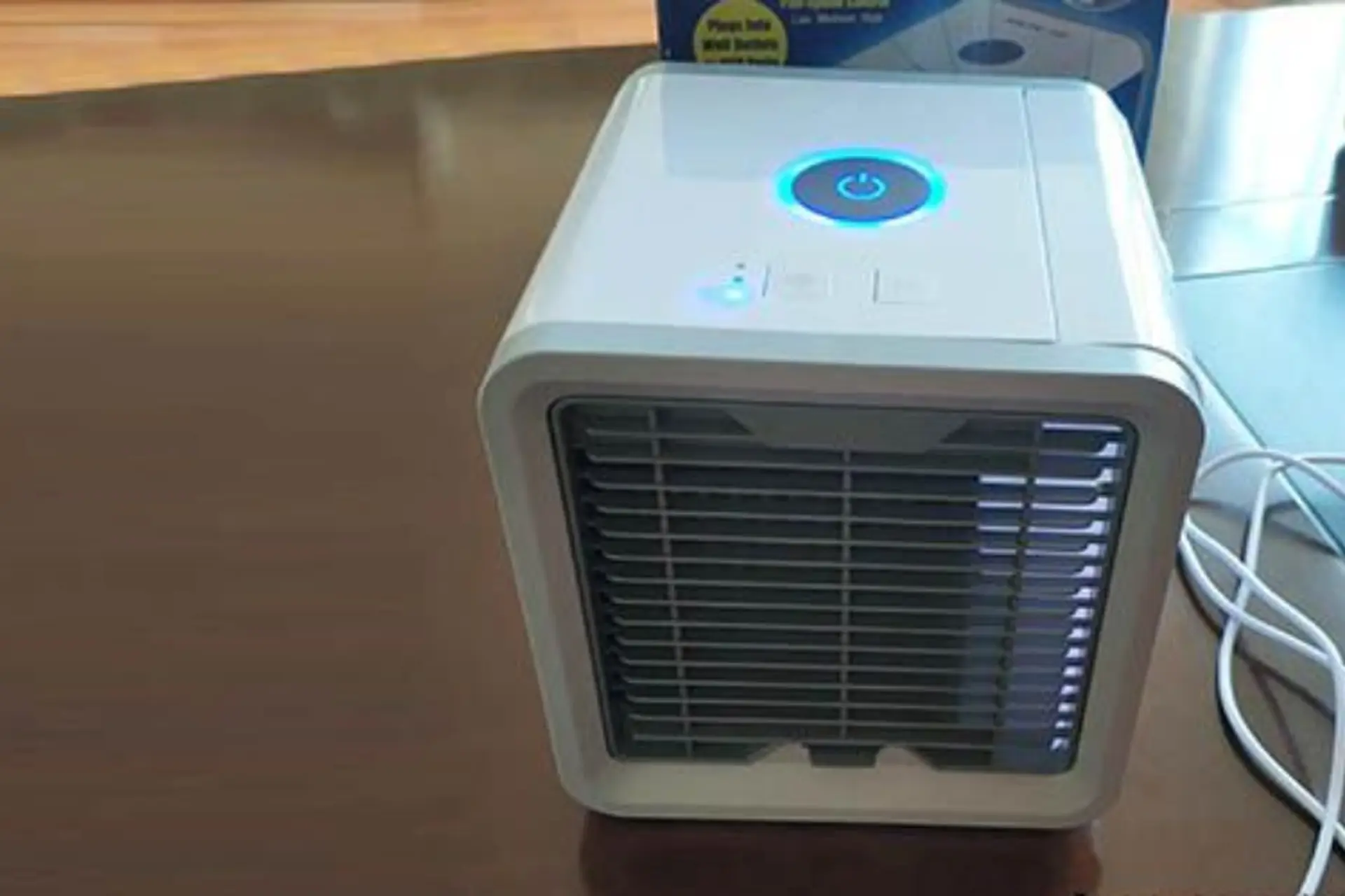 Máy lạnh 12V là gì? Giải pháp làm mát tiết kiệm và tiện lợi cho không gian nhỏ