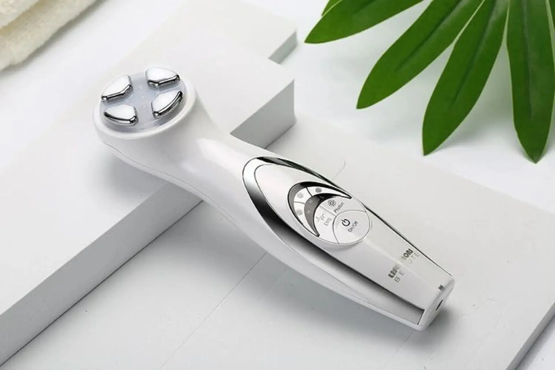 Máy massage nâng cơ mặt tốt nhất và những lưu ý không thể bỏ qua khi chọn mua