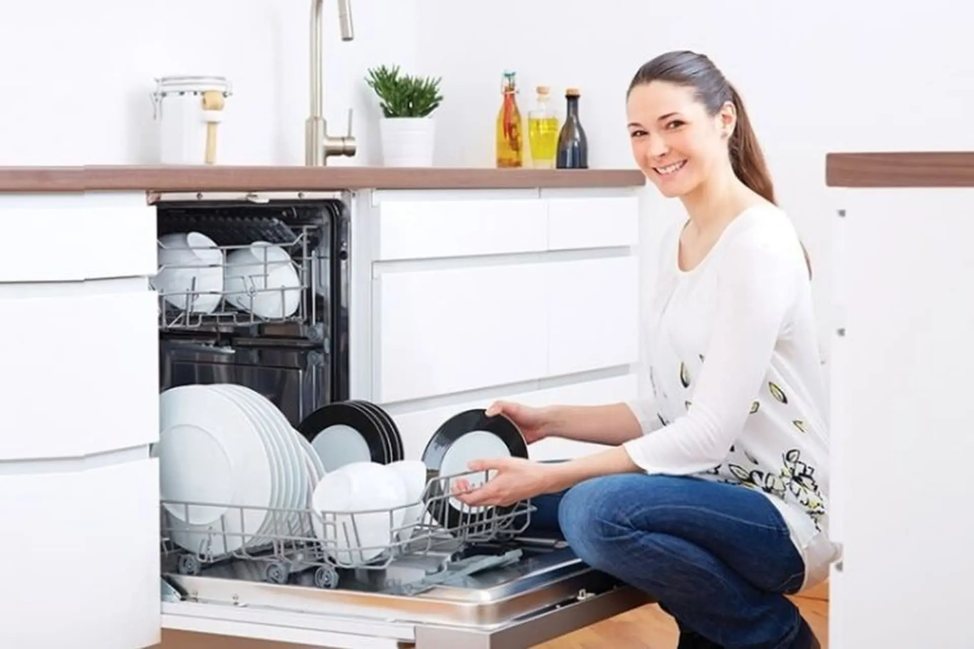 Máy rửa bát có sạch không? Những điều bạn chưa biết về hiệu quả làm sạch của máy
