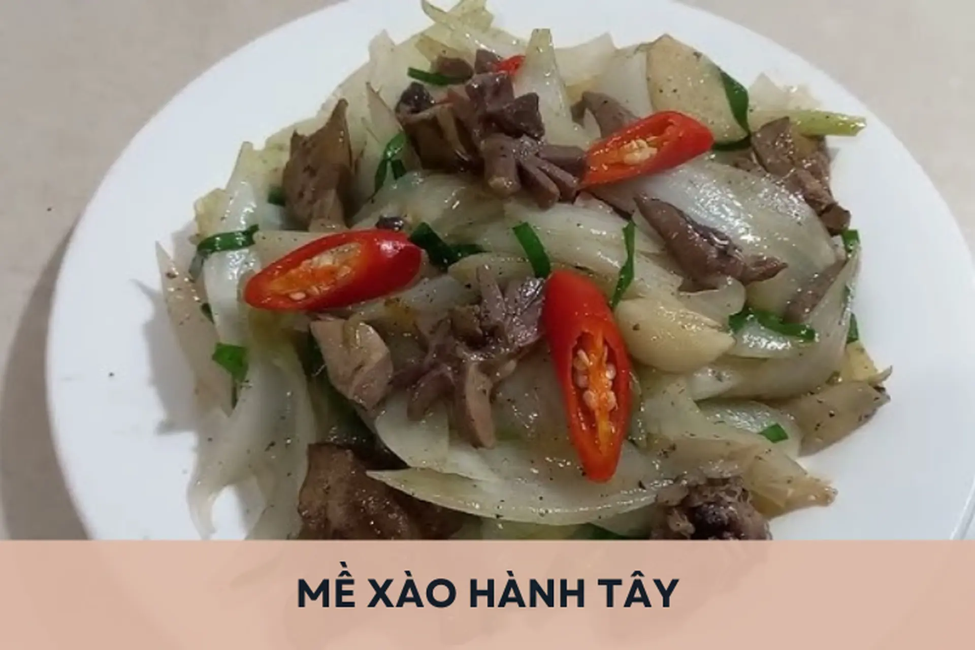 Bỏ túi nguyên liệu và công thức làm mề xào hành tây giòn dai, hấp dẫn tại nhà