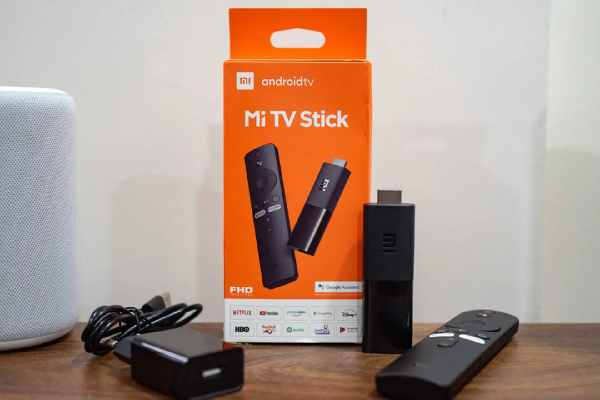 Mi TV Stick: Giải pháp nhỏ gọn giúp TV thường thành Smart TV chỉ trong tích tắc