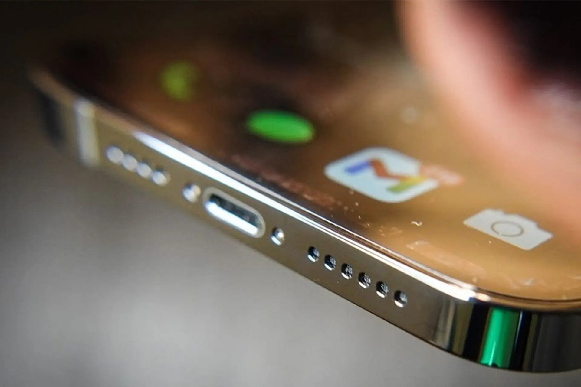 Mic thu âm của iPhone ở đâu? Tại sao cần biết mic thu âm iPhone khi sử dụng?