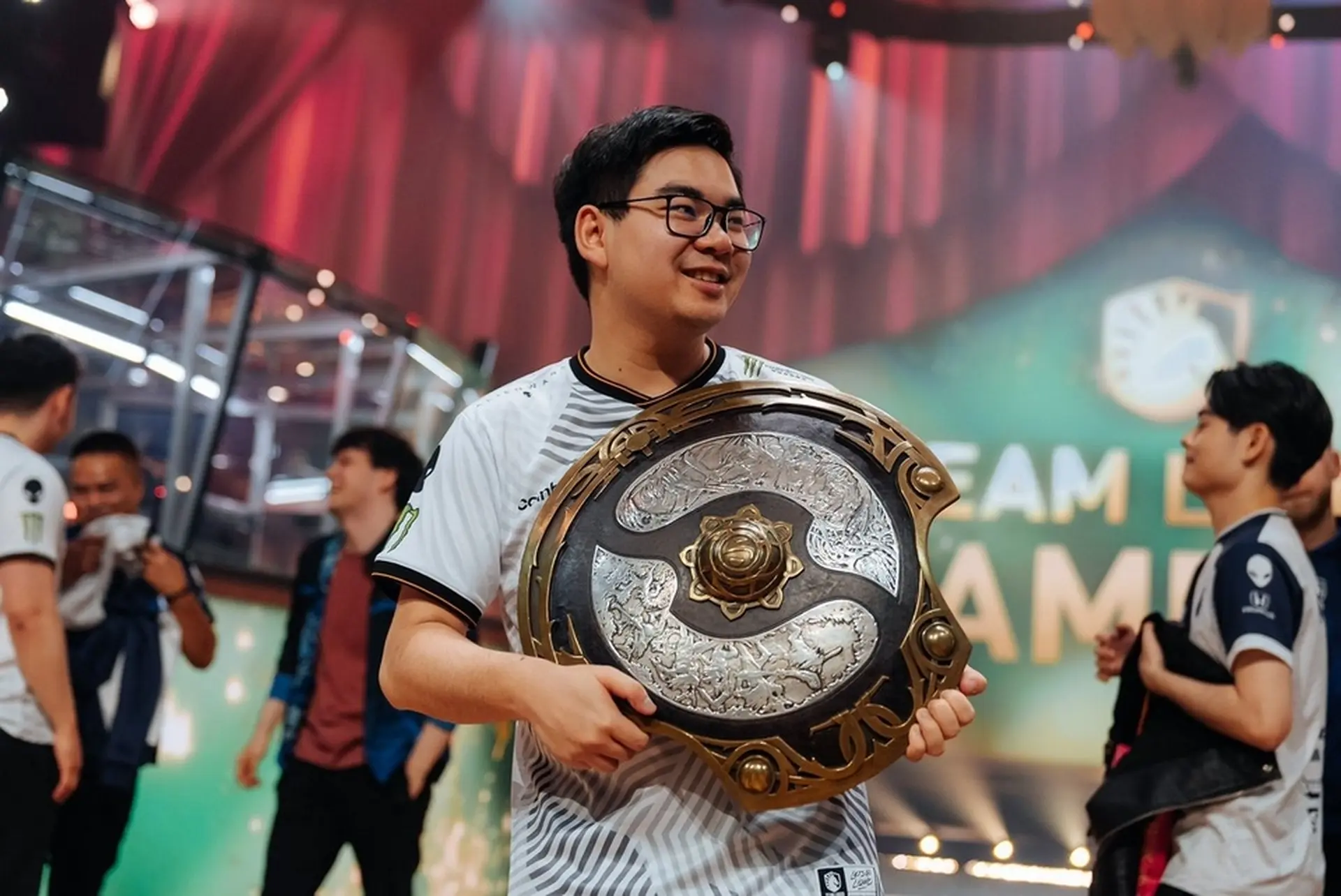 miCKe Dota 2 là ai? Hành trình sự nghiệp của ngôi sao đa năng trong đội hình Team Liquid