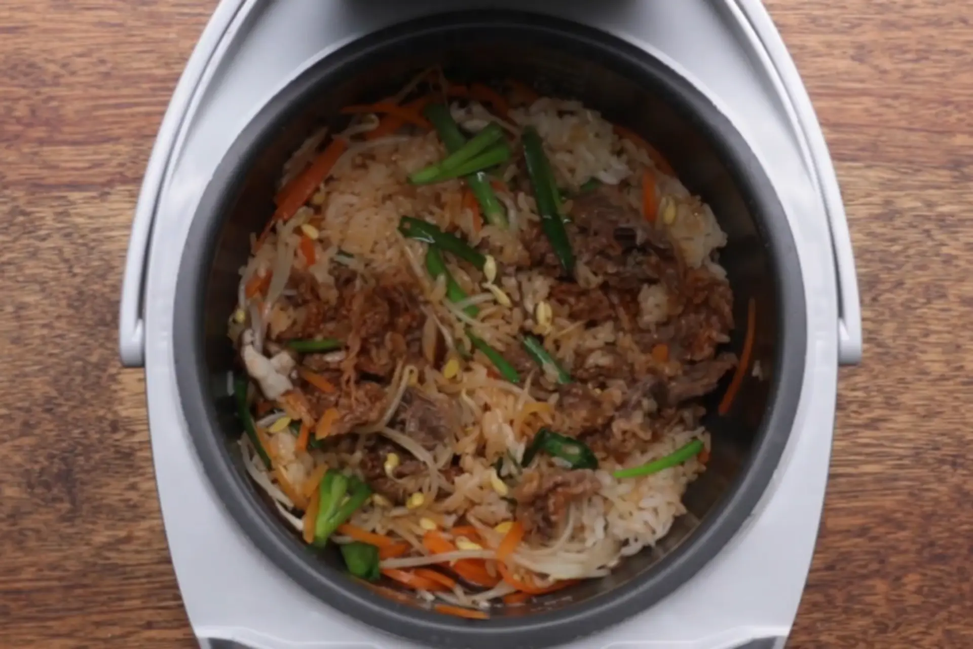 Mixed rice - Bí quyết chế biến món cơm trộn ngon và nhanh bằng nồi cơm điện siêu hay