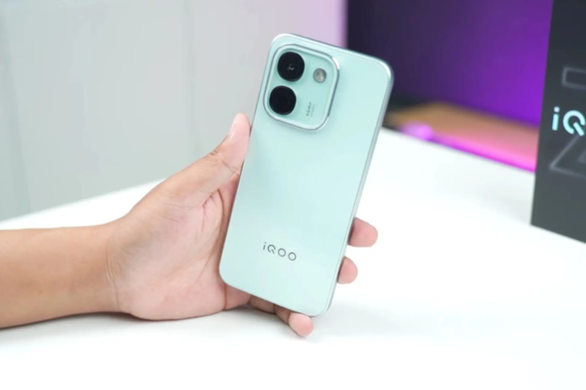 Mở hộp và đánh giá iQOO Z11s 5G: Pin 10.000 mAh, màn hình 144 Hz chip Dimensity 7500 mạnh mẽ