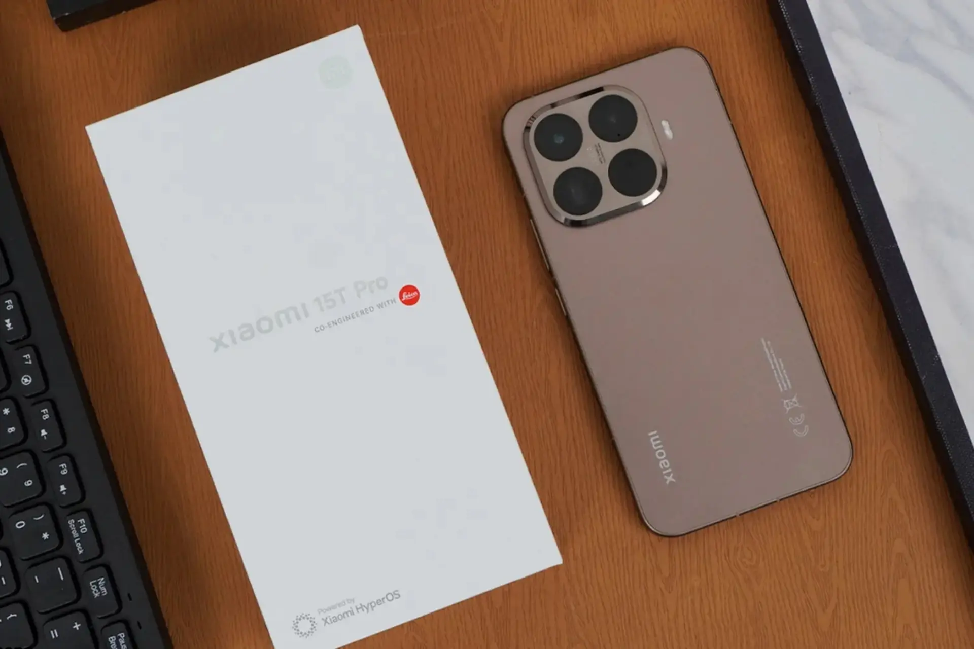 Mở hộp Xiaomi 15T Pro: Màn hình 144Hz, chip Dimensity 9400+ và camera tele 5x