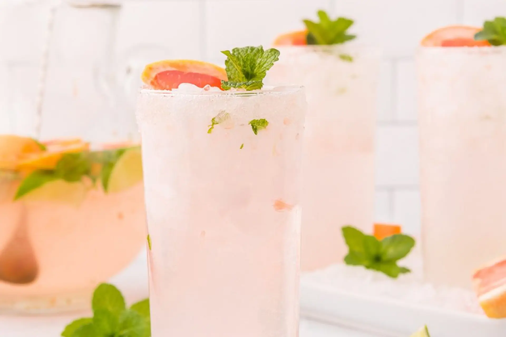 Làm mới thực đơn với mojito bưởi chanh: Tinh tế, độc đáo và cực dễ gây nghiện