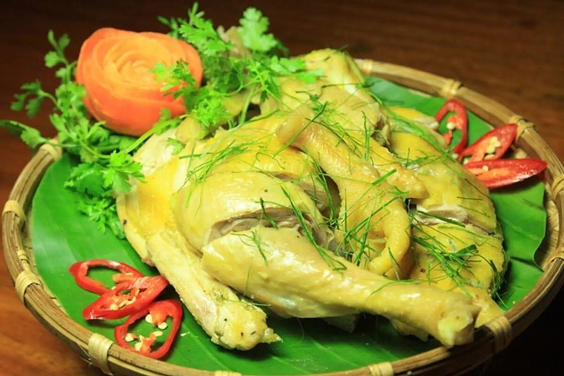 Cách làm gà hấp lá trúc vừa nhanh lại thơm ngon đúng điệu như đầu bếp nhà hàng