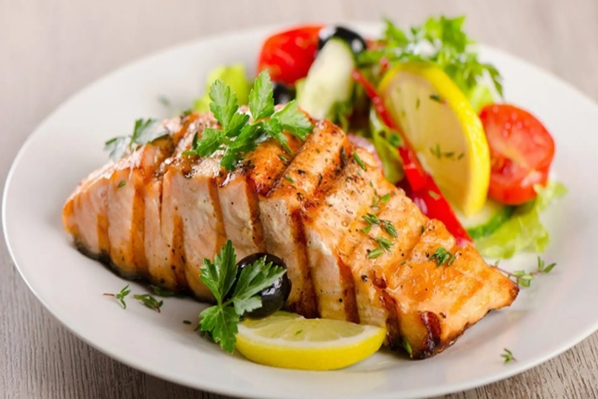 Khám phá những món ngon từ cá hồi đông lạnh bổ dưỡng và dễ chế biến tại nhà