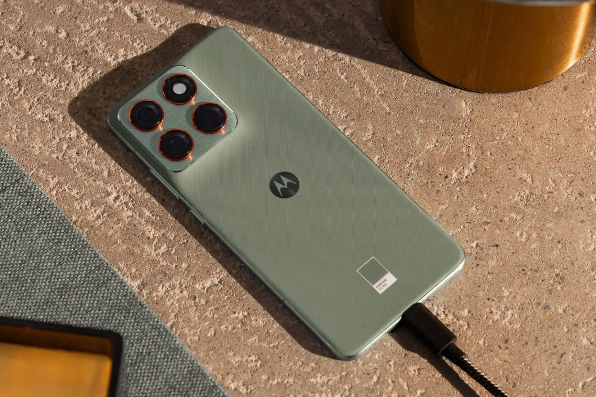 Moto X70 Air Pro lộ diện với sạc nhanh 90W đẳng cấp flagship