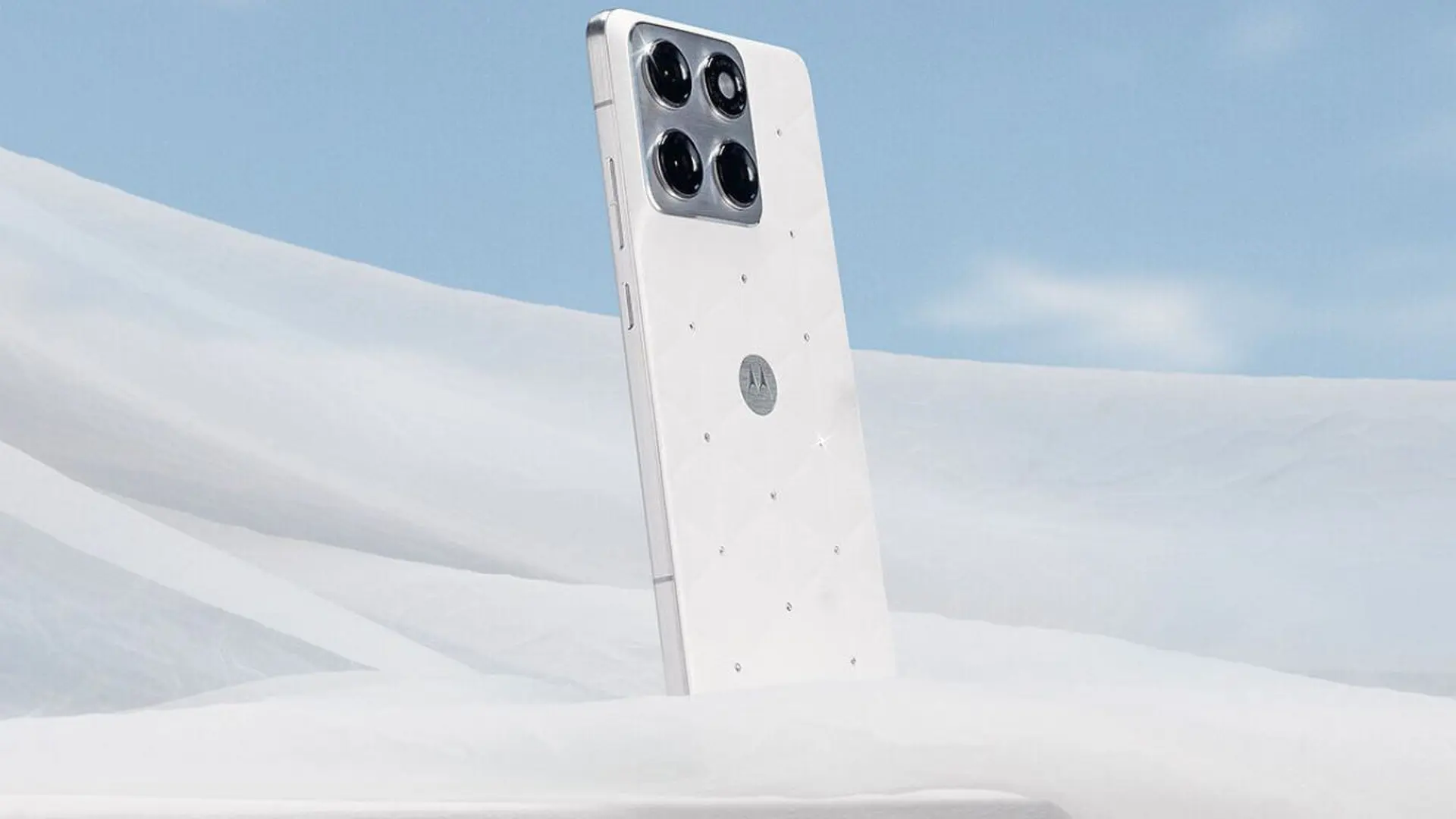 Motorola Edge 70 Cloud Dancer ra mắt với sắc Pantone mới và pha lê Swarovski nổi bật