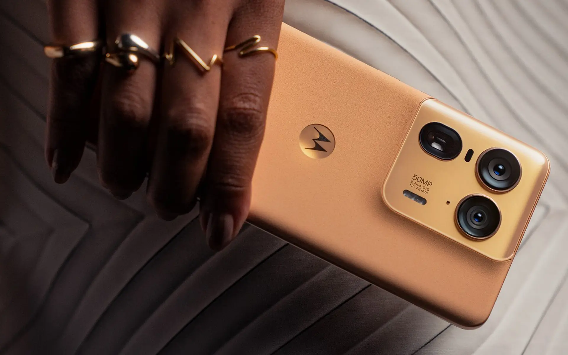 Motorola Edge 70 Ultra rò rỉ: Lộ Snapdragon 8 Gen 5 và nâng cấp camera