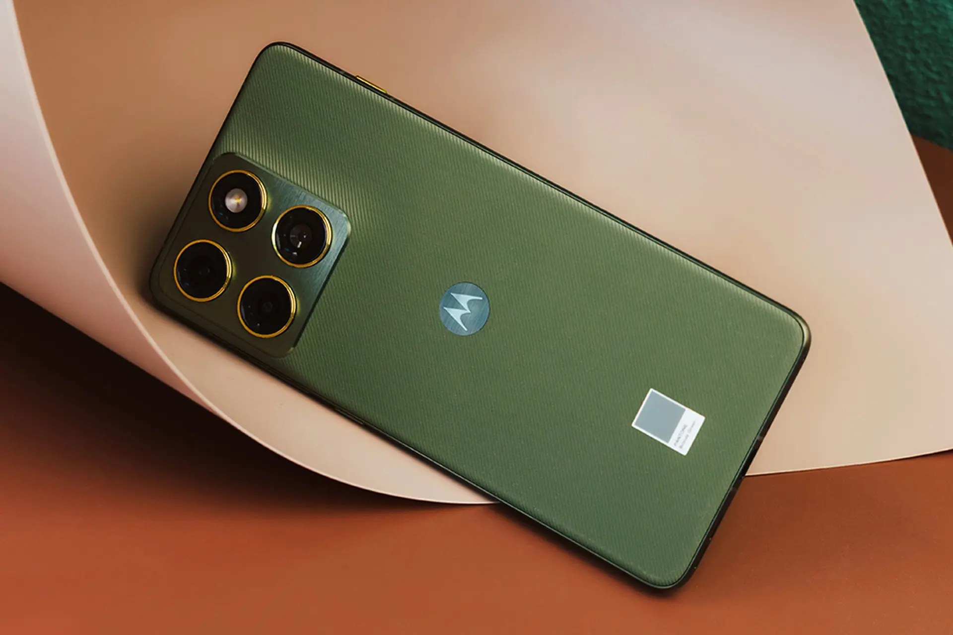 Motorola “nhá hàng” Moto X70 Air Pro, mỏng nhẹ nhưng rất Pro, đậm chất AI