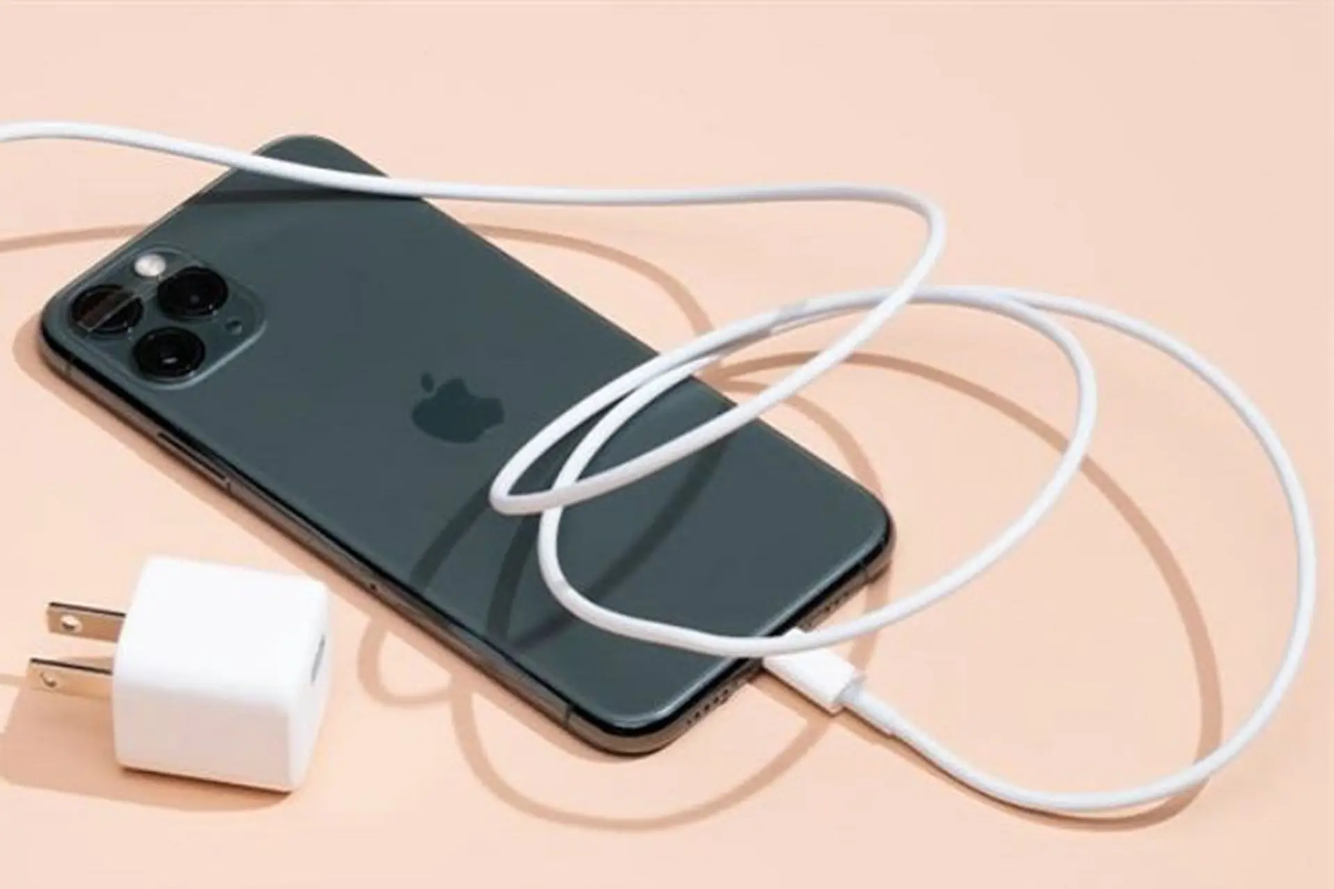 Mua dây sạc, cáp sạc iPhone ở đâu uy tín? Gợi ý Top phụ kiện iPhone chính hãng