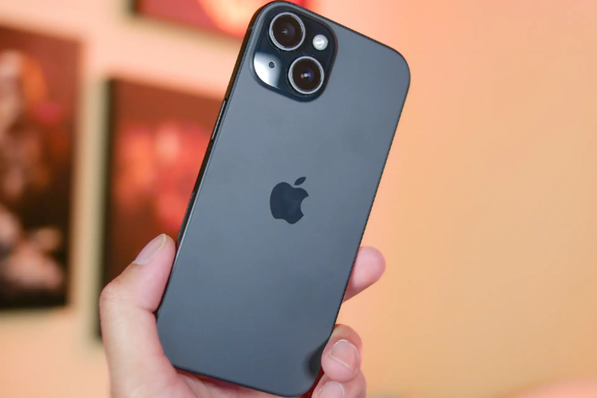 Mua iPhone 15 có kèm sạc không? Giải đáp chi tiết phụ kiện trong hộp và lưu ý khi sử dụng