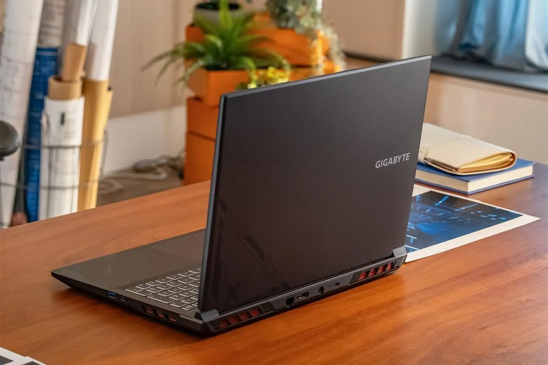 Mua laptop Gigabyte ở đâu uy tín? Chia sẻ kinh nghiệm chọn cửa hàng uy tín cho người mới