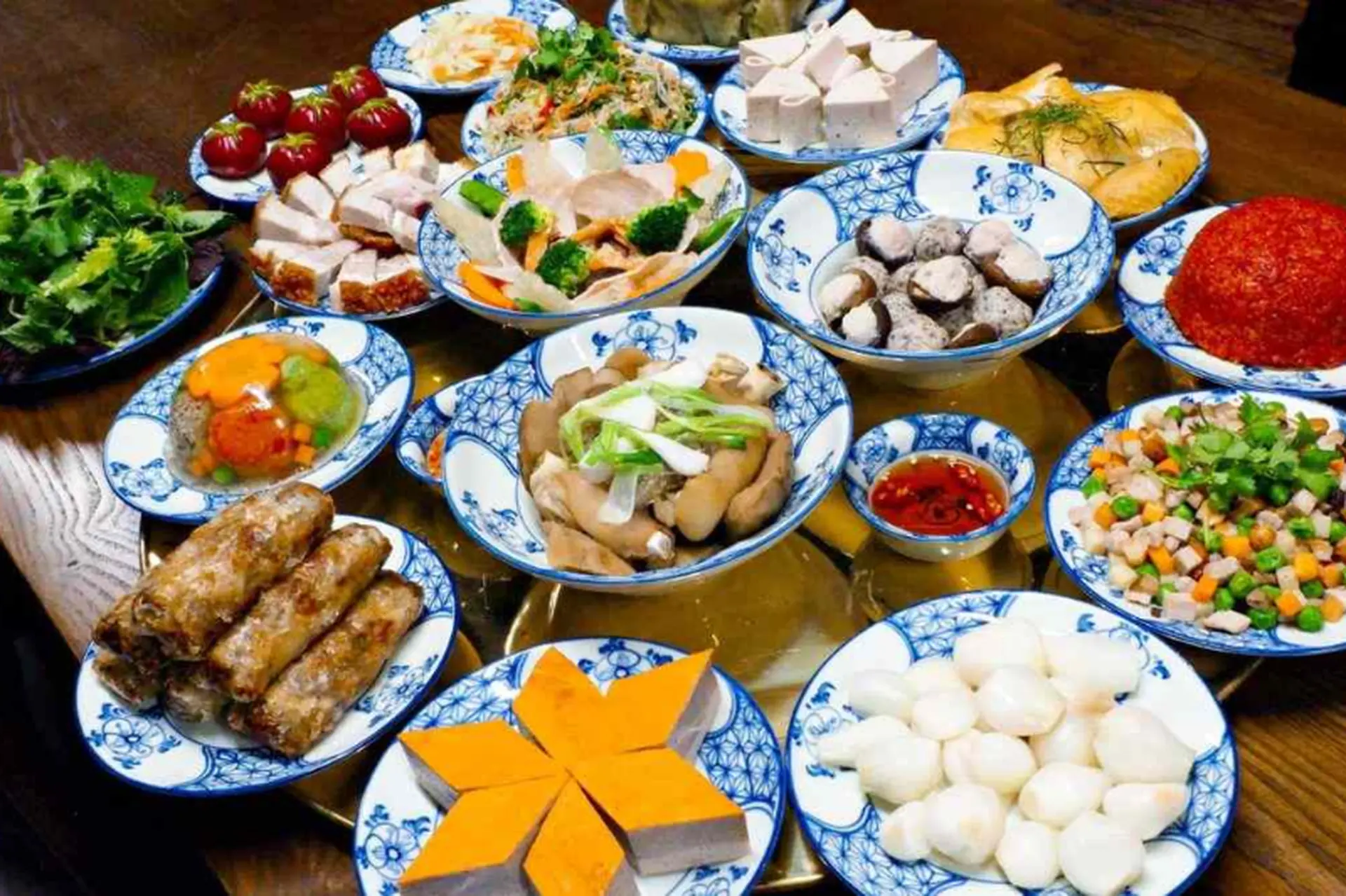 Mùng 1 Tết nên làm gì để may mắn cả năm? Gợi ý việc tốt thu hút tài lộc, bình an