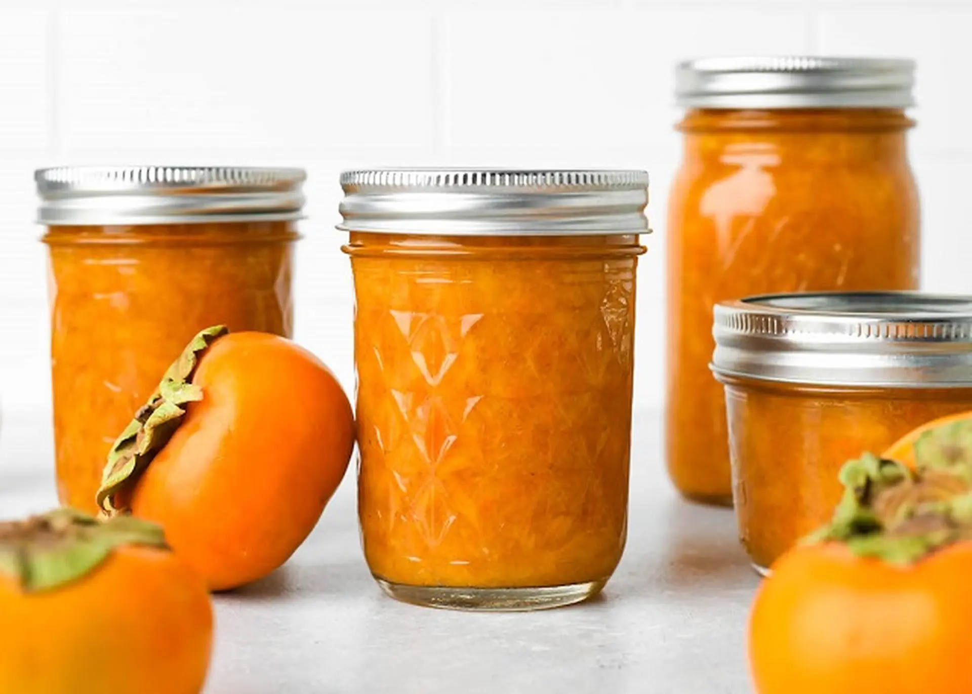 Hướng dẫn cách làm món mứt hồng đơn giản, thơm ngọt khi ăn kèm cùng bánh mì