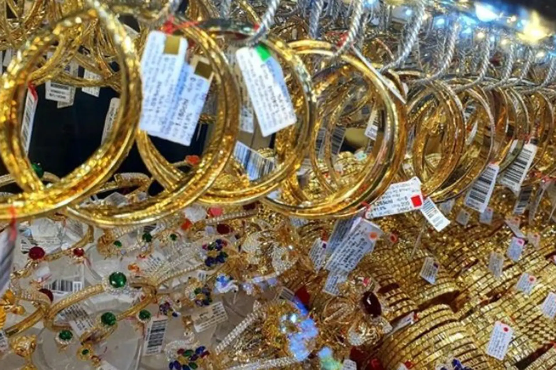 Mỹ ký là gì? Tìm hiểu về dòng trang sức giá rẻ được ưa chuộng nhưng tiềm ẩn nhiều rủi ro