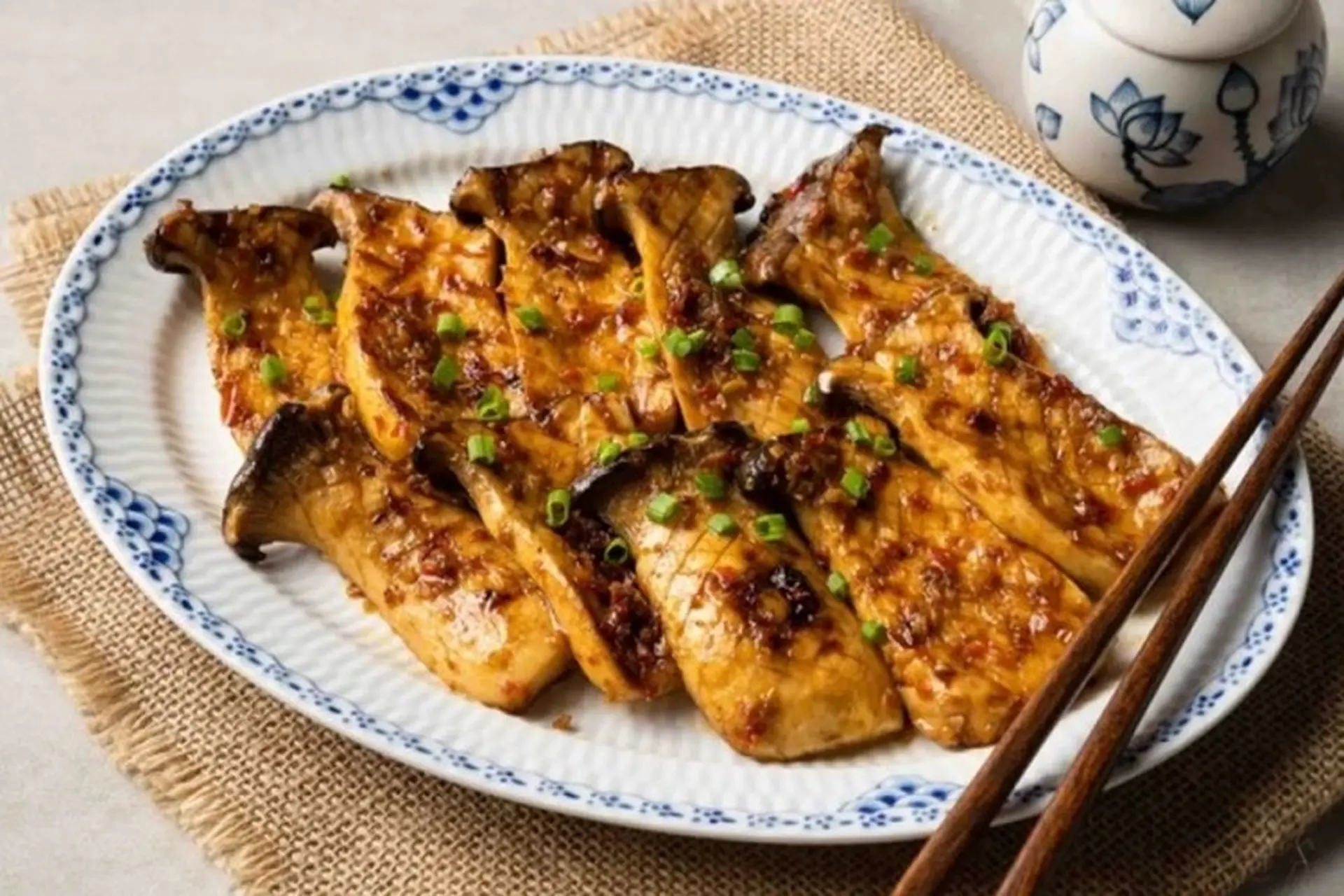Cách chế biến nấm đùi gà sốt sa tế - món chay thơm ngon, lạ miệng ăn cùng cơm nóng