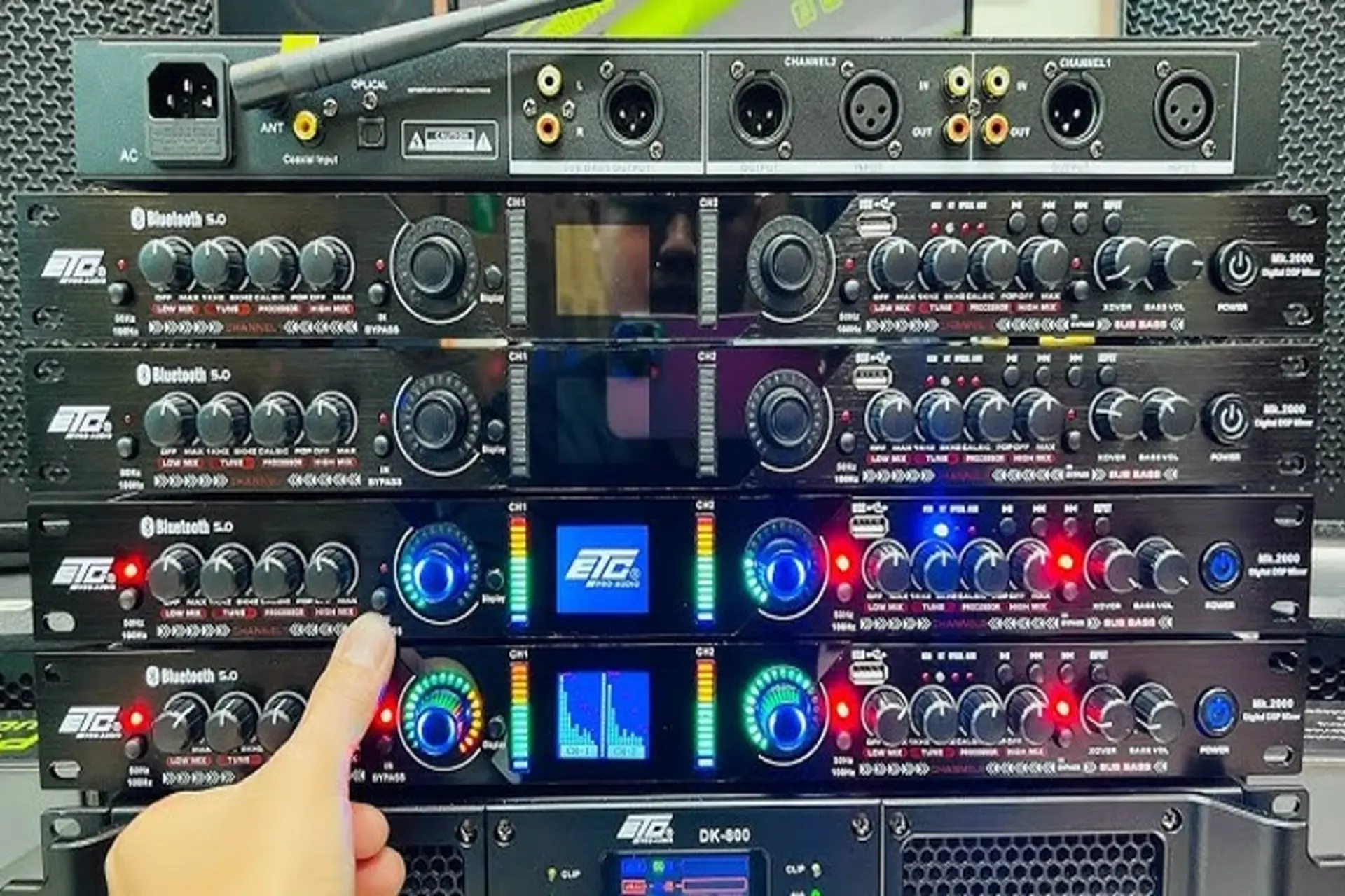 Máy nâng tiếng: Tìm hiểu công dụng, cách kết nối chuẩn xác và mẹo tối ưu hiệu suất âm thanh