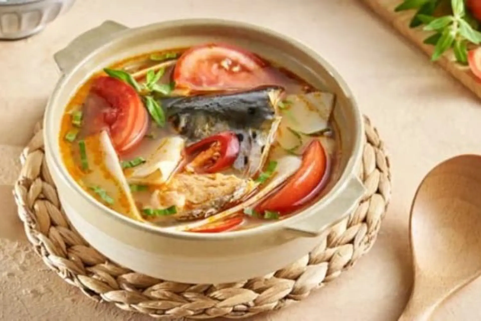 Nấu canh cá nên cho cá vào từ nước sôi hay lạnh? Khám phá mẹo bổ ích giúp món canh cá thơm ngon hơn