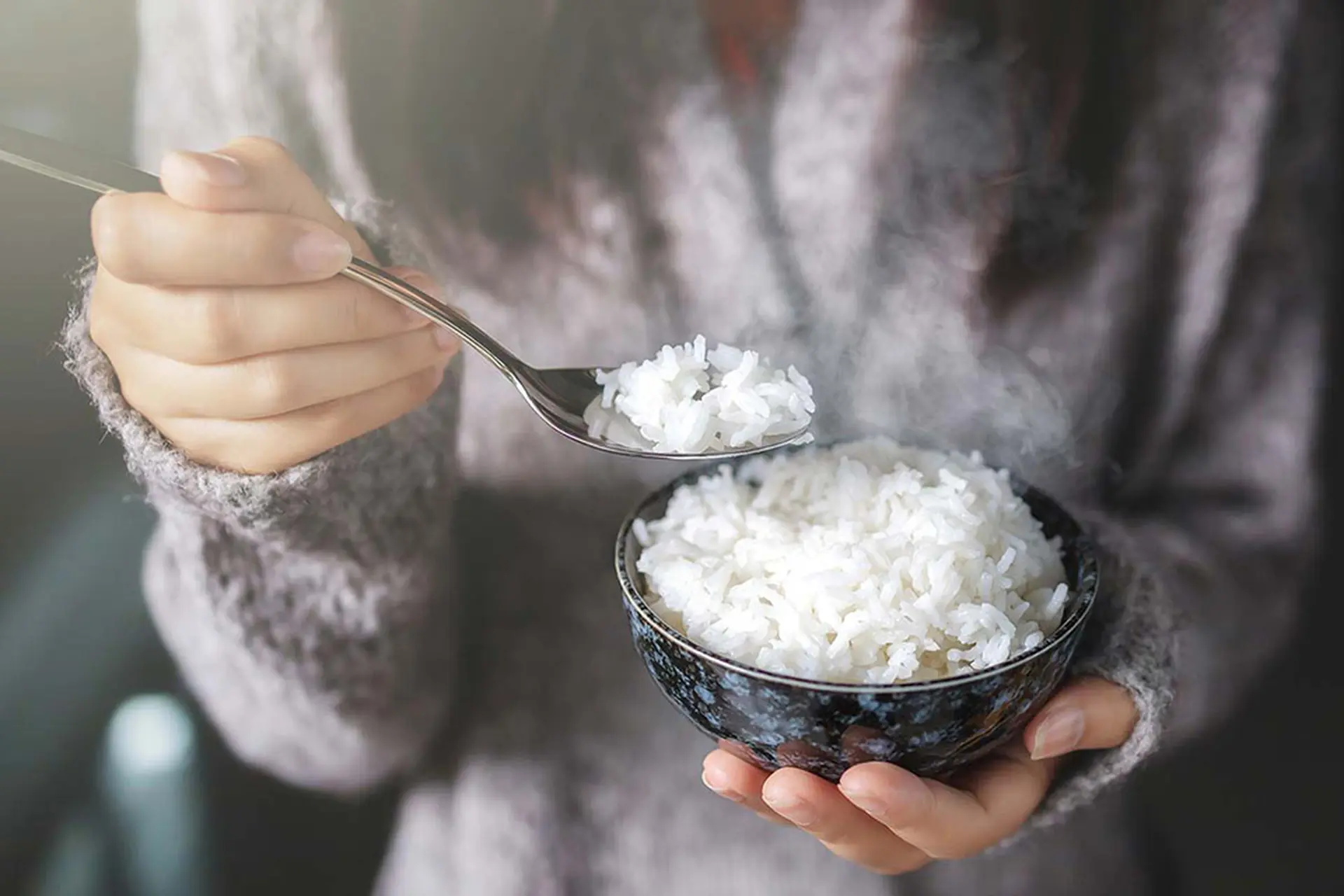 Cách nấu cơm đảm bảo dưỡng chất, giúp bữa ăn gia đình ngon miệng và bổ dưỡng