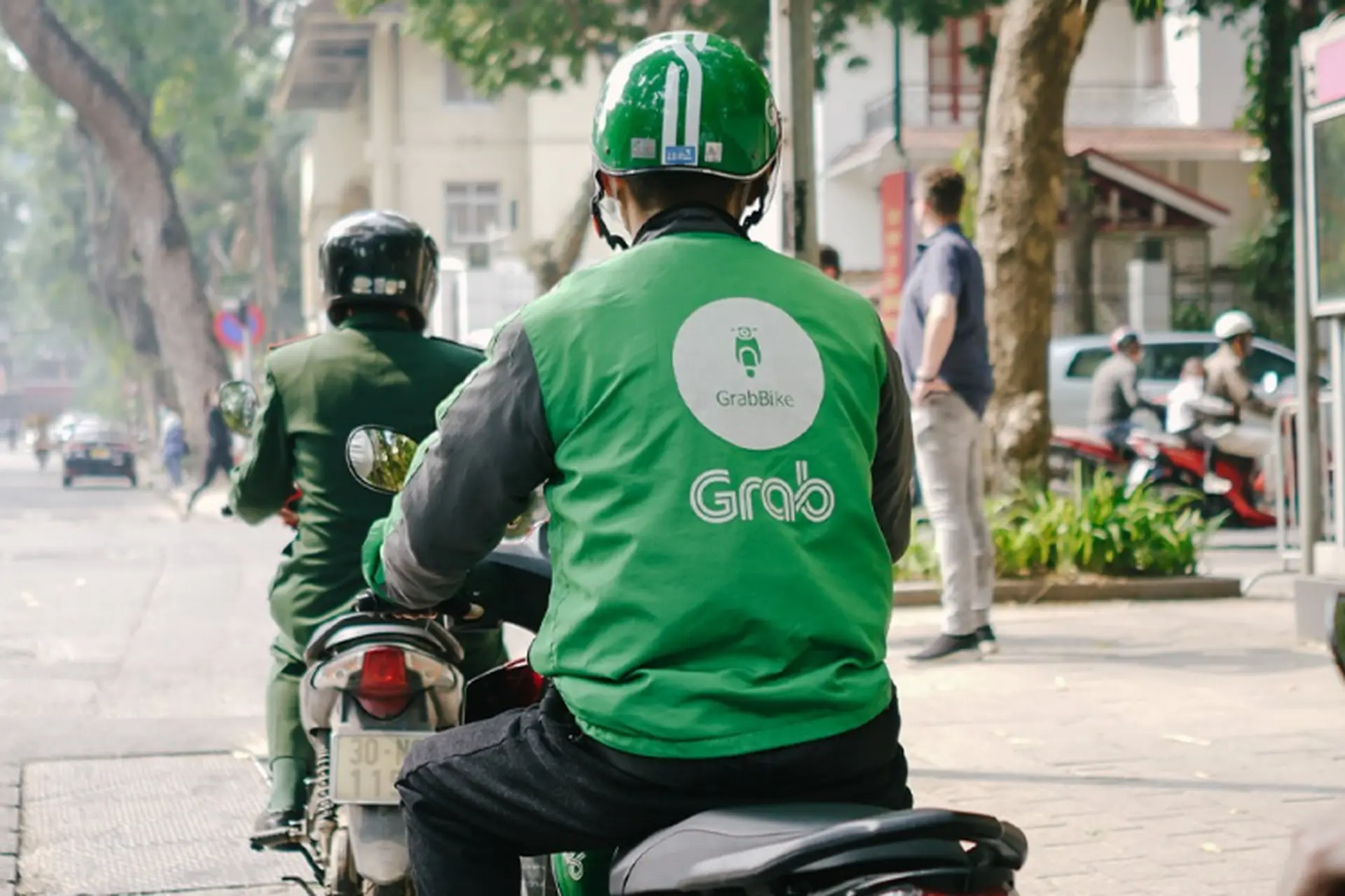 Nên chạy Grab hay VinFast? So sánh thu nhập, chi phí và cơ hội để chọn hướng phù hợp nhất