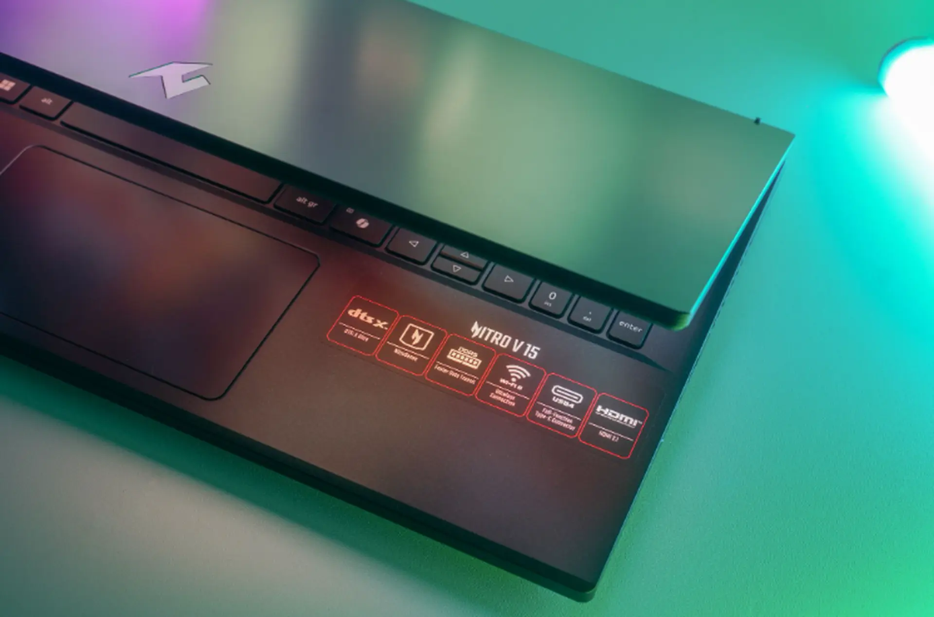Laptop phục vụ cho 4 năm đại học: Nên chọn Nitro ProPanel hay Predator?