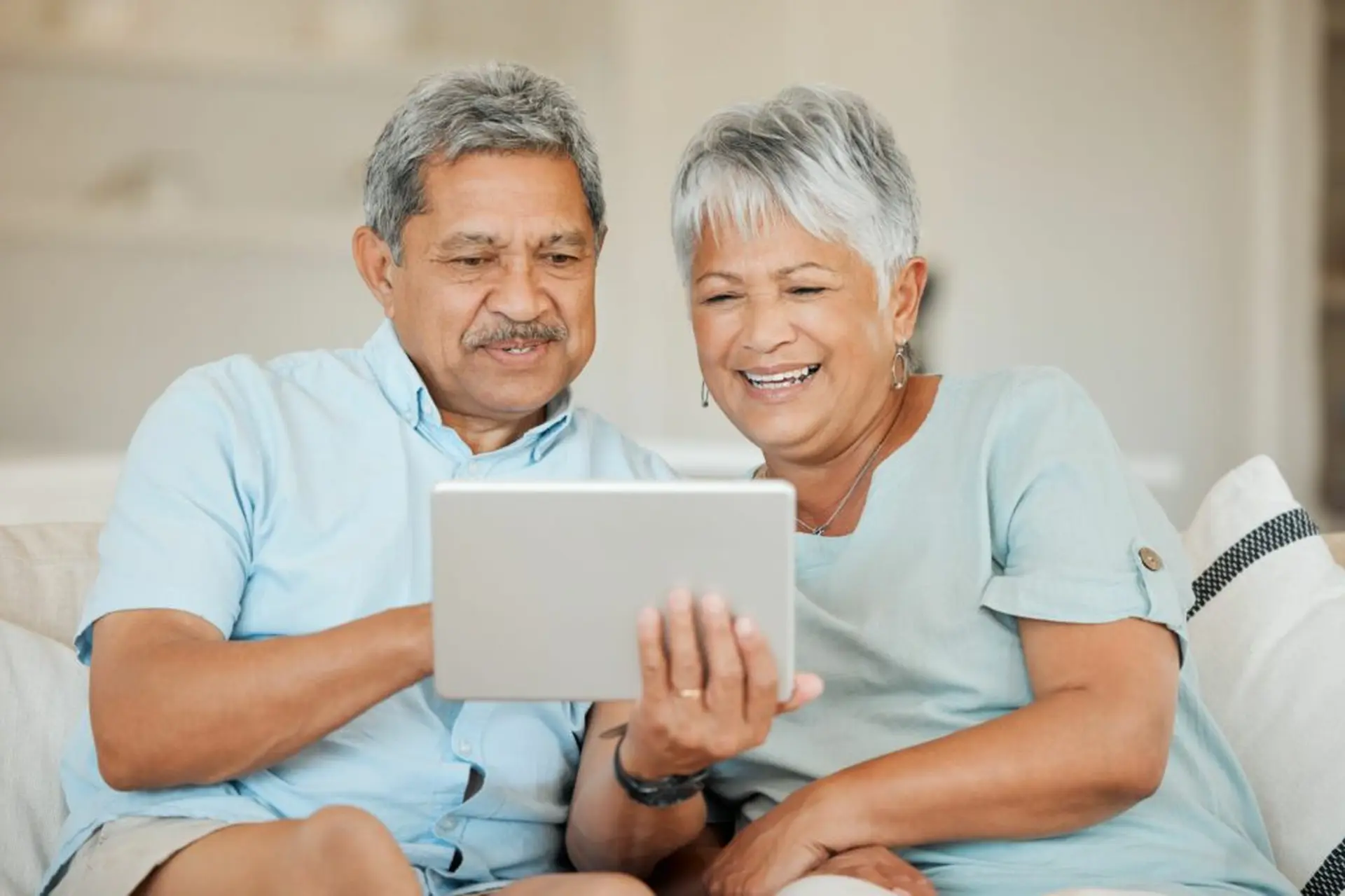 Nên mua iPad nào cho người lớn tuổi? Gợi ý những lựa chọn dễ dùng – bền – mượt trong năm 2025